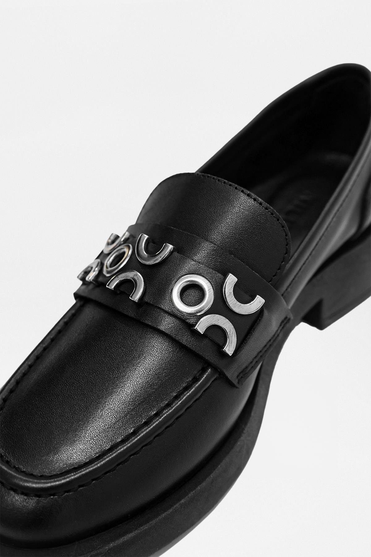 Morris Siyah Hakiki Deri Gümüş Aksesuarlı Kadın Loafer