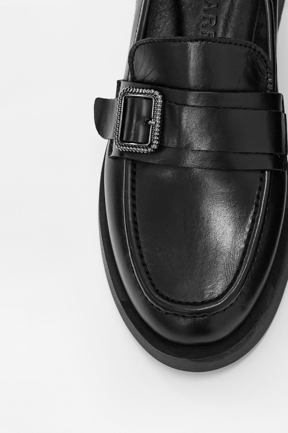 Neva Siyah Hakiki Deri Gümüş Tokalı Kadın Loafer