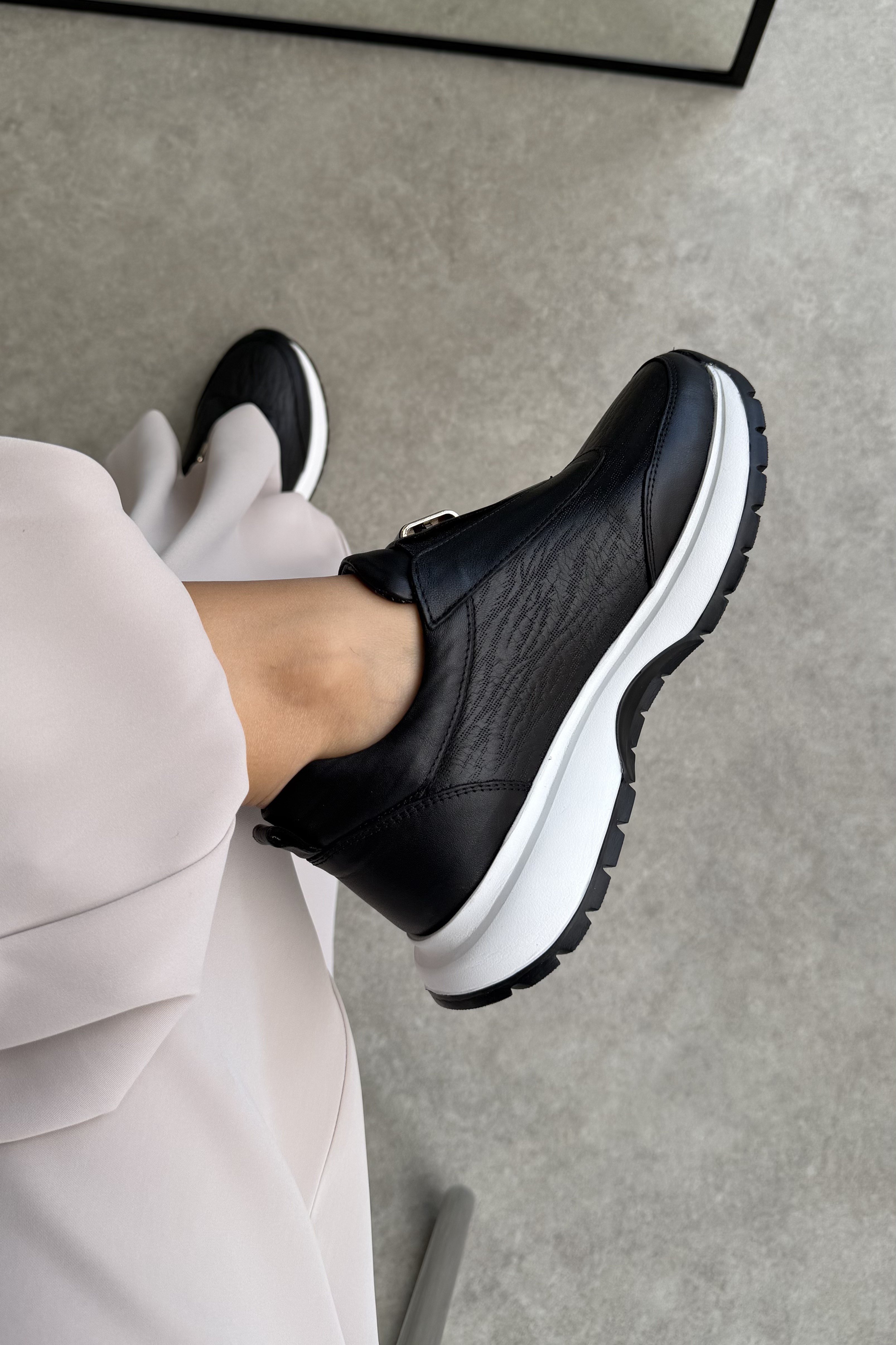 Niu Siyah Hakiki Deri Kadın Sneaker