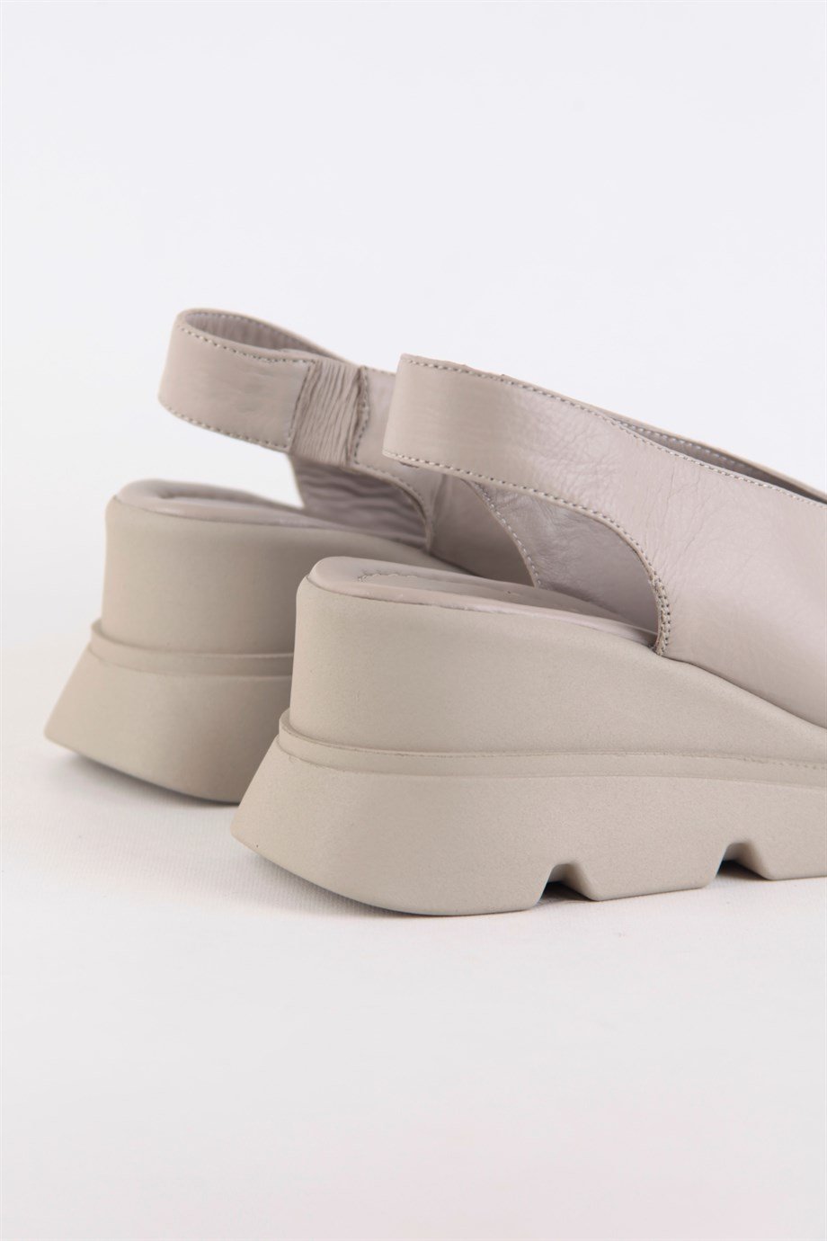 Noemi Vizon Hakiki Deri Kalın Tabanlı Sandalet