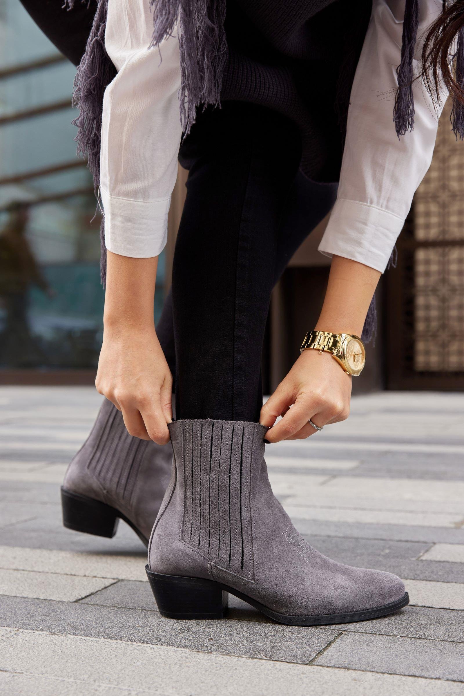 Novella Gri Süet Hakiki Deri Kısa Topuklu Kadın Bot