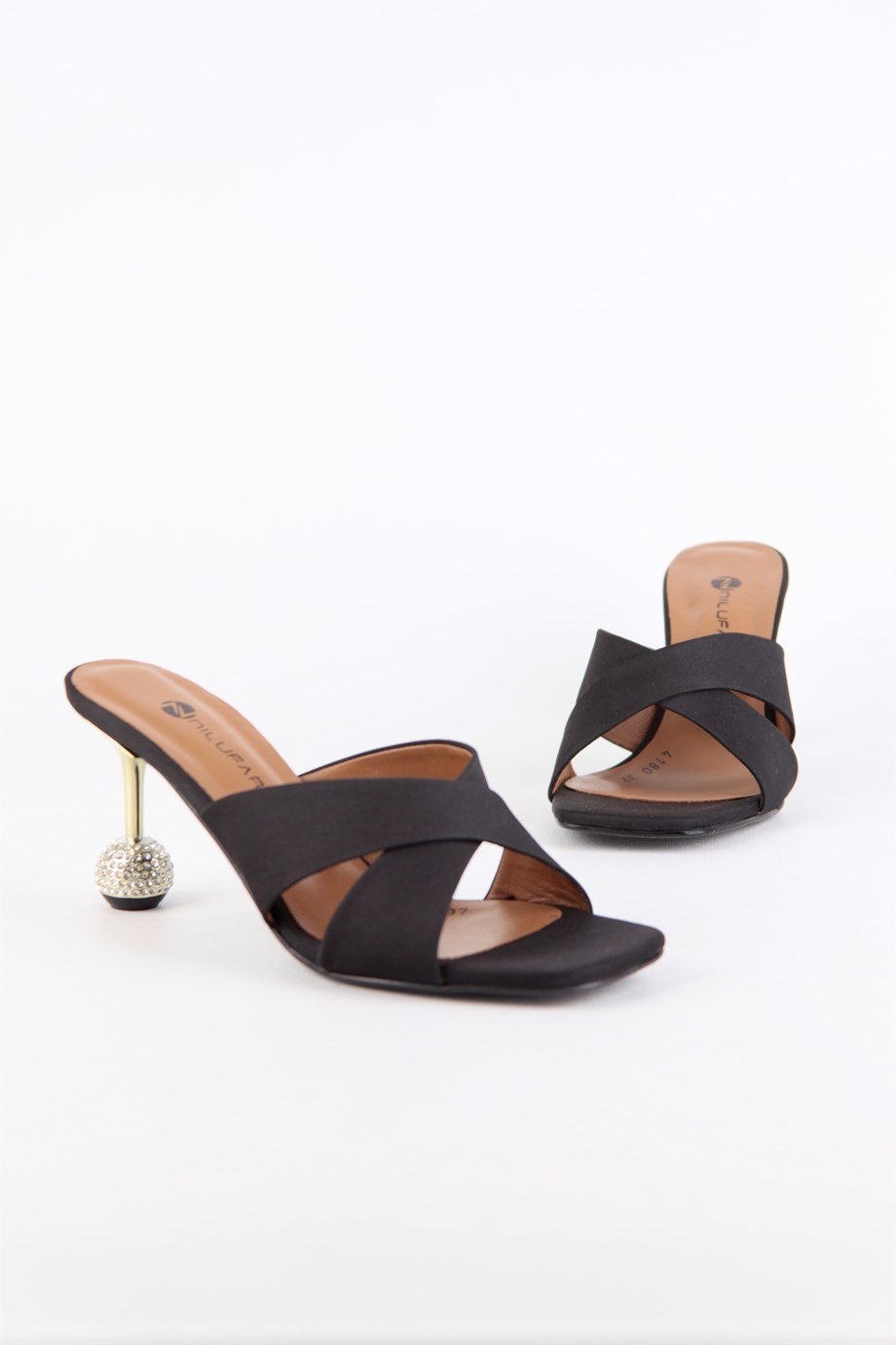 Olina Siyah Hakiki Deri Taş Detaylı Kadın Topuklu Terlik
