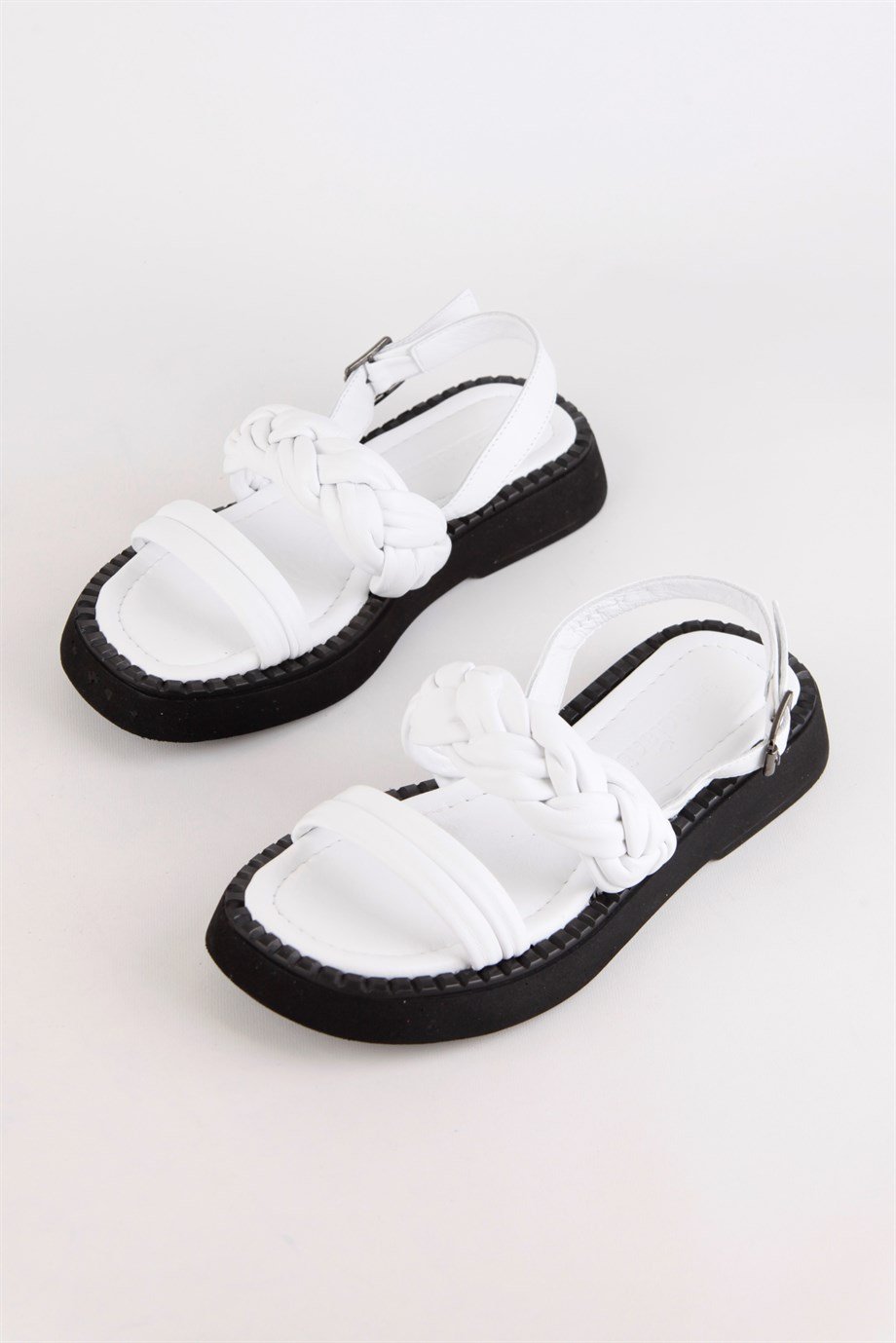 Olinda Beyaz Hakiki Deri Kadın Sandalet