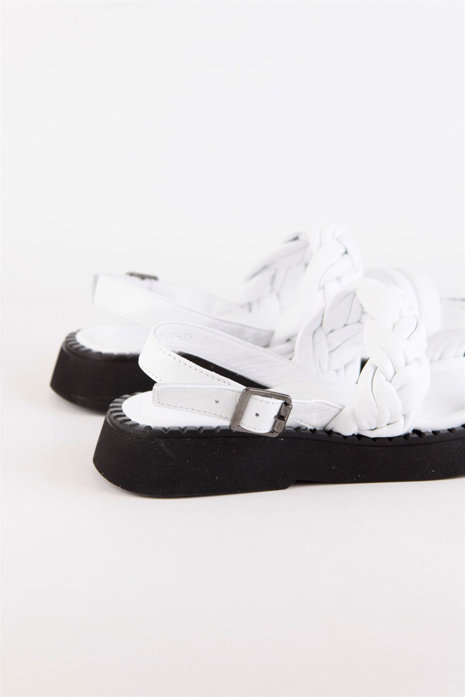 Olinda Beyaz Hakiki Deri Kadın Sandalet