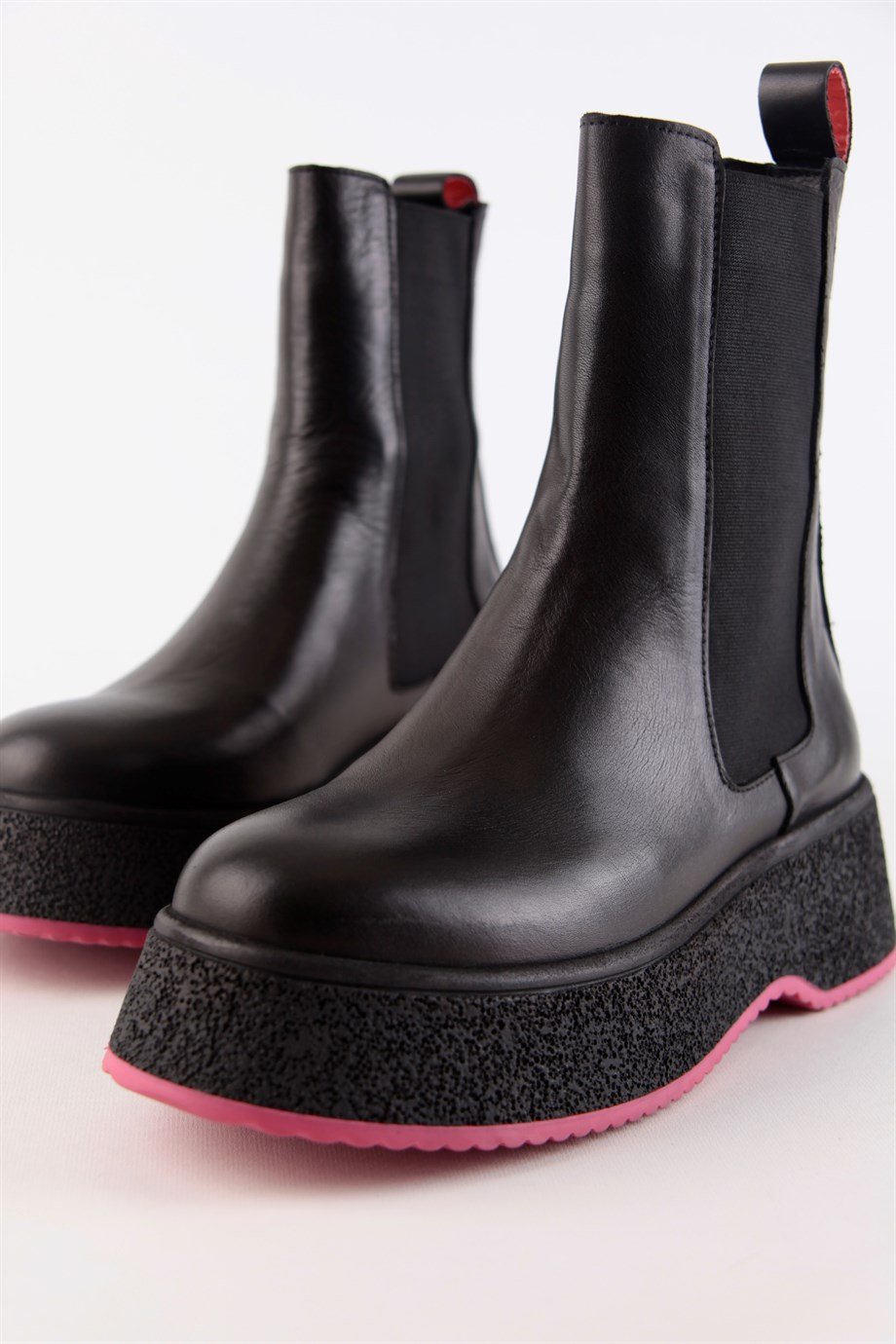Pamela Siyah Hakiki Deri Fuşya Tabanlı Kadın Bot