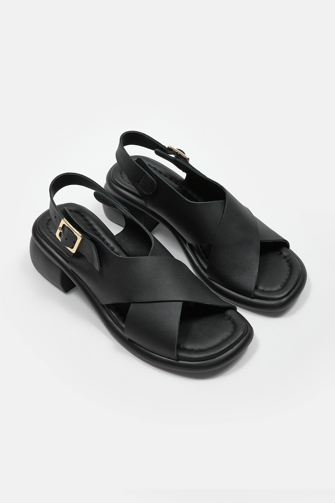 Panova Siyah Hakiki Deri Kısa Topuklu Kadın Sandalet