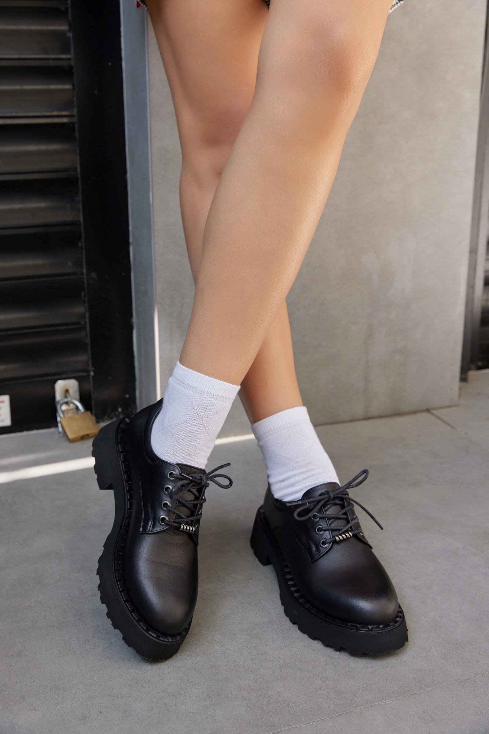 Pavia Siyah Hakiki Deri Bağcıklı Kadın Loafer