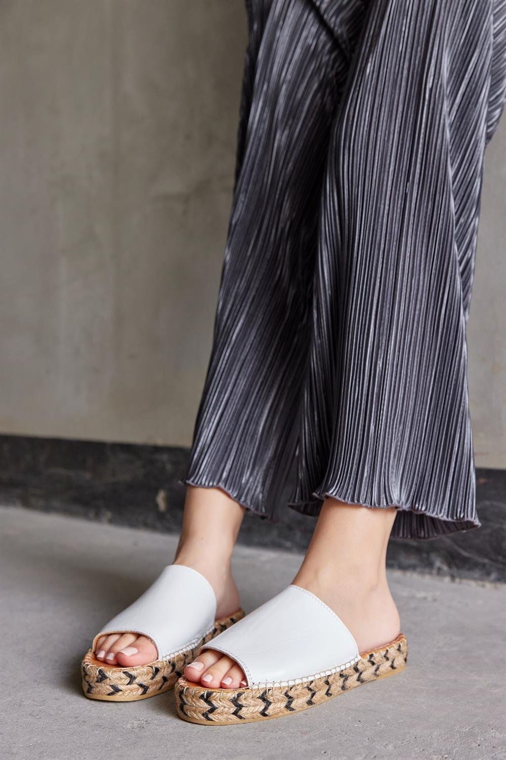 Pera White Leather Women's Espadrilles Slippers