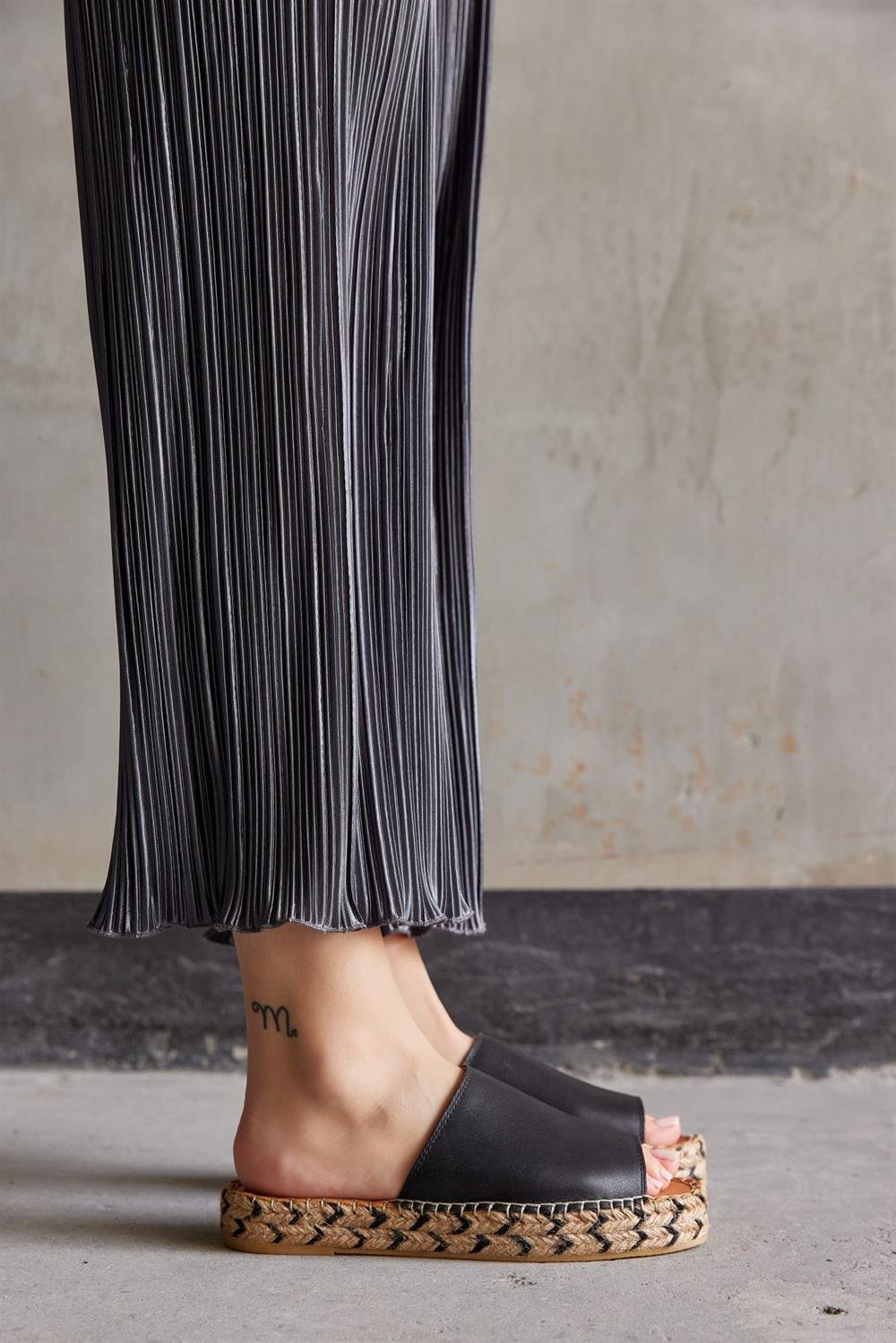 Pera Black Leather Women's Espadrilles Slippers