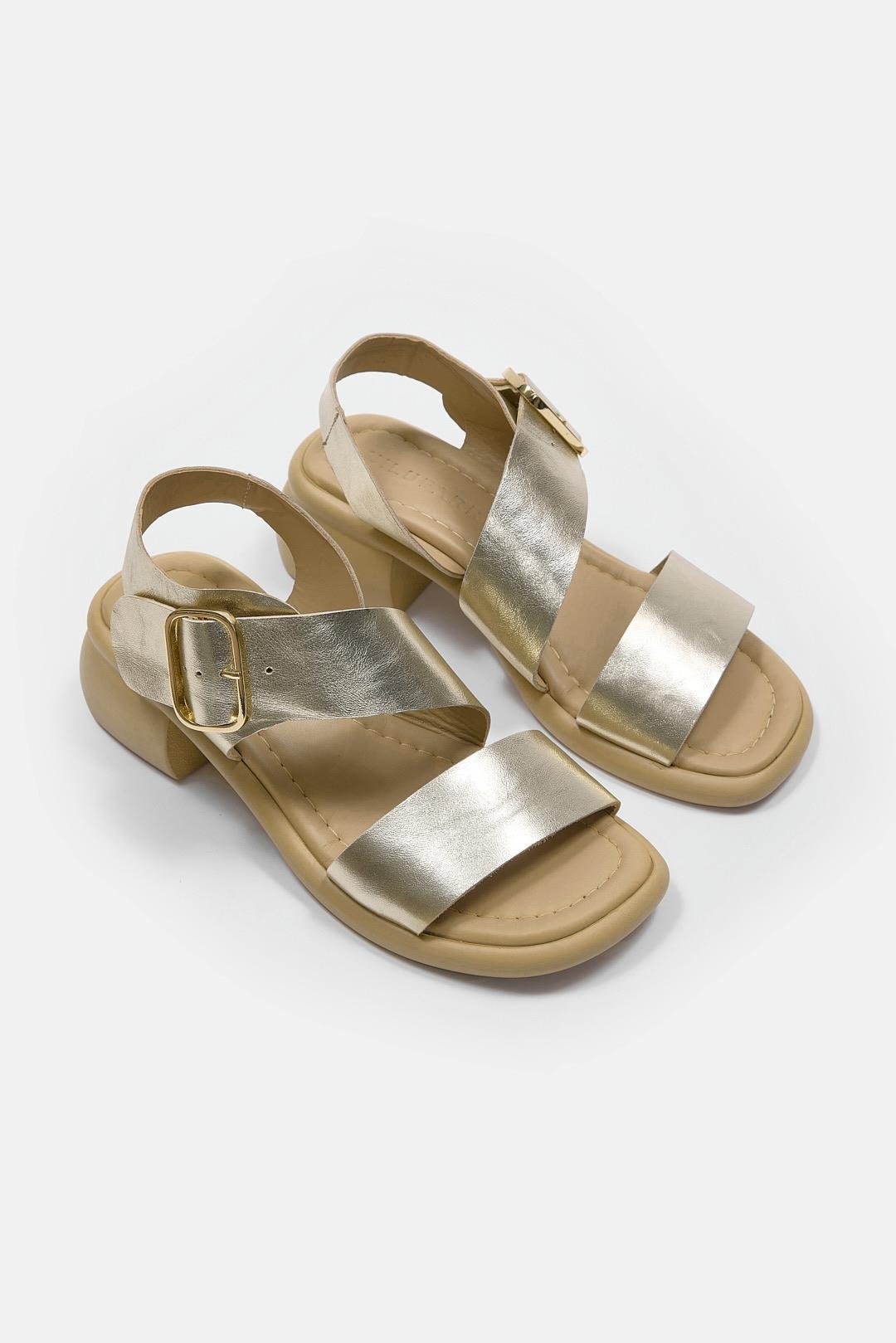 Petra Altın Hakiki Deri Altın Tokalı Kadın Sandalet