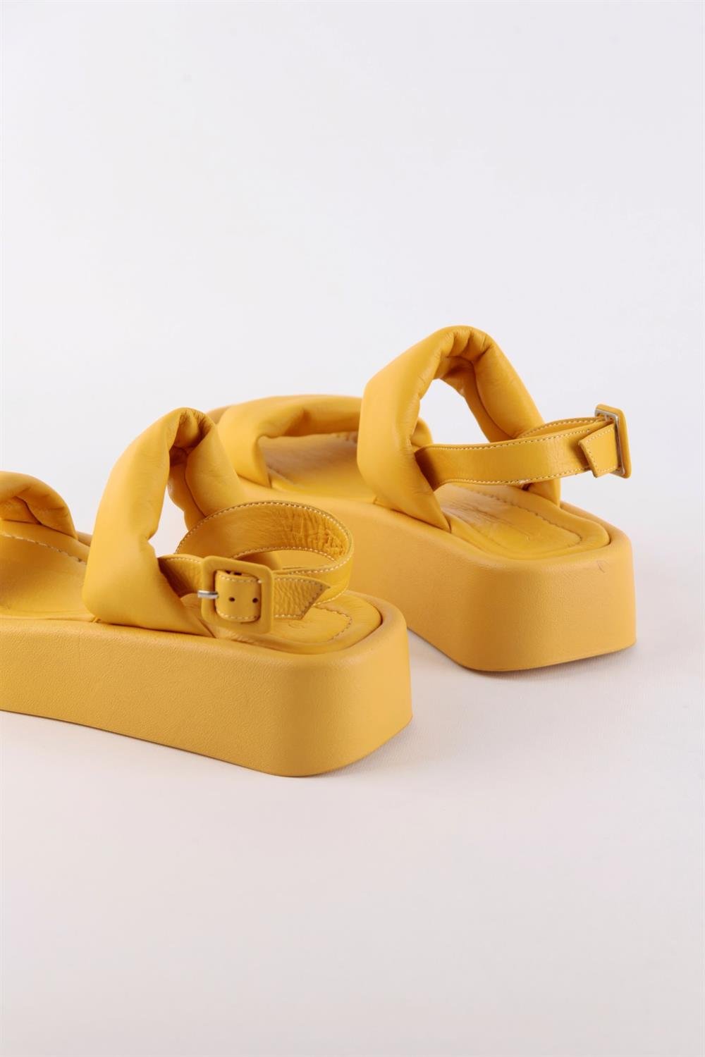 Polina Sarı Hakiki Deri Kalın Tabanlı Kadın Sandalet