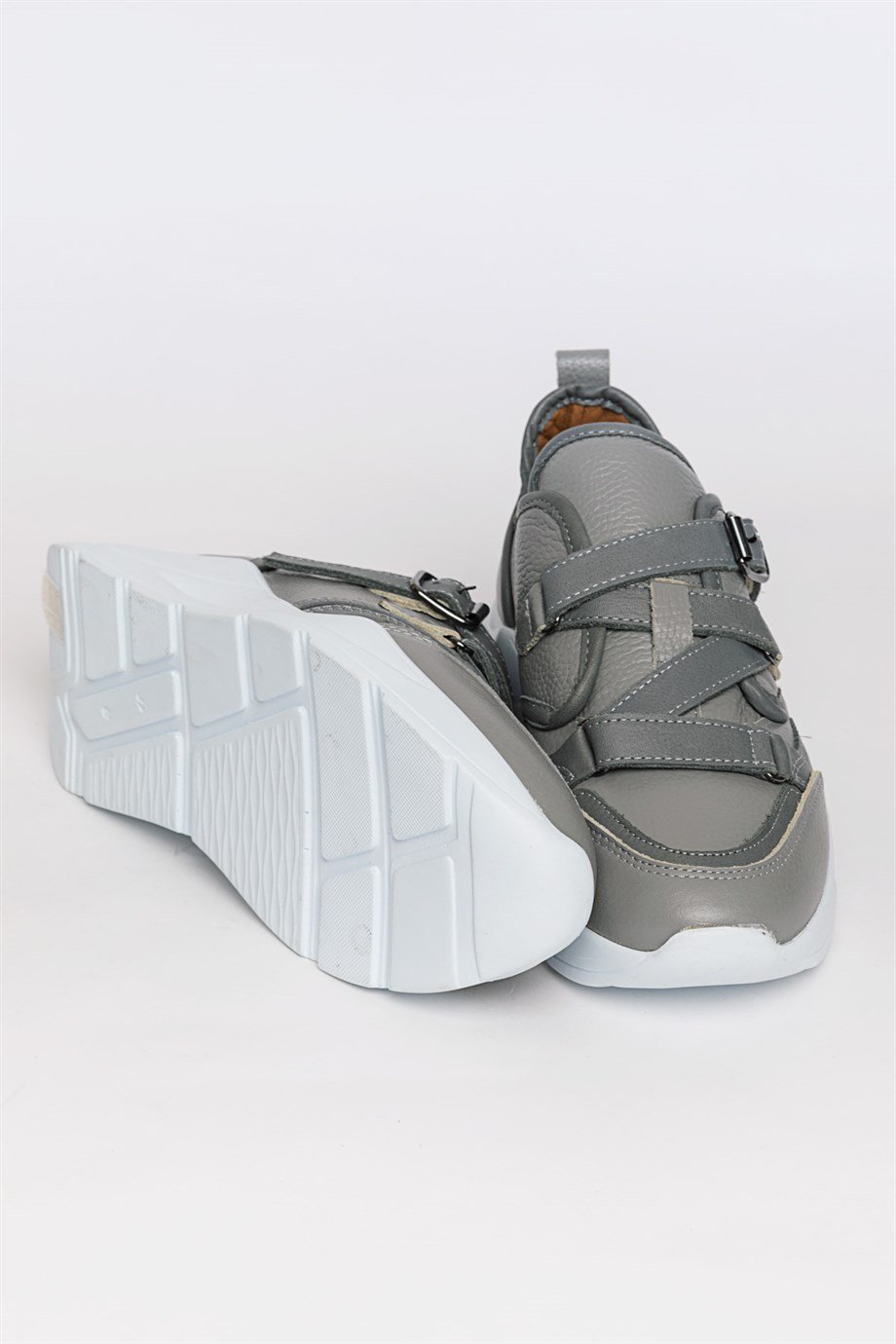 Rissa Gri Deri Kemer Detaylı Kadın Sneakers