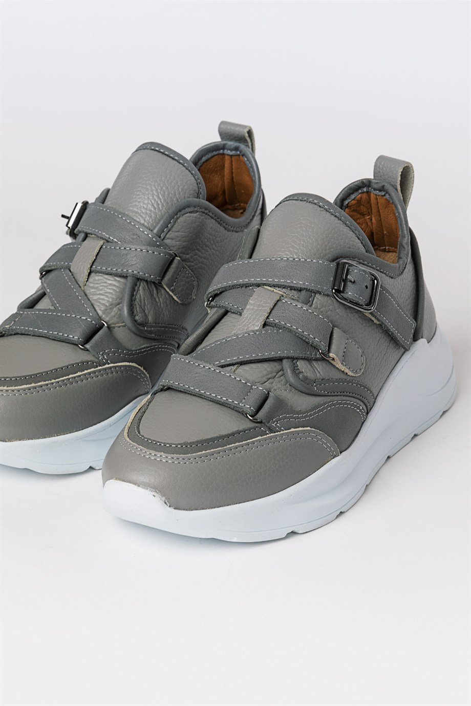 Rissa Gri Deri Kemer Detaylı Kadın Sneakers