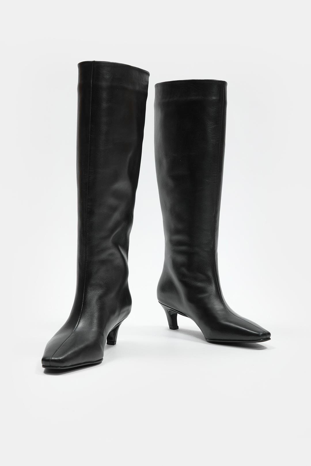 Rolene Siyah Hakiki Deri Kısa Topuklu Kadın Çizme