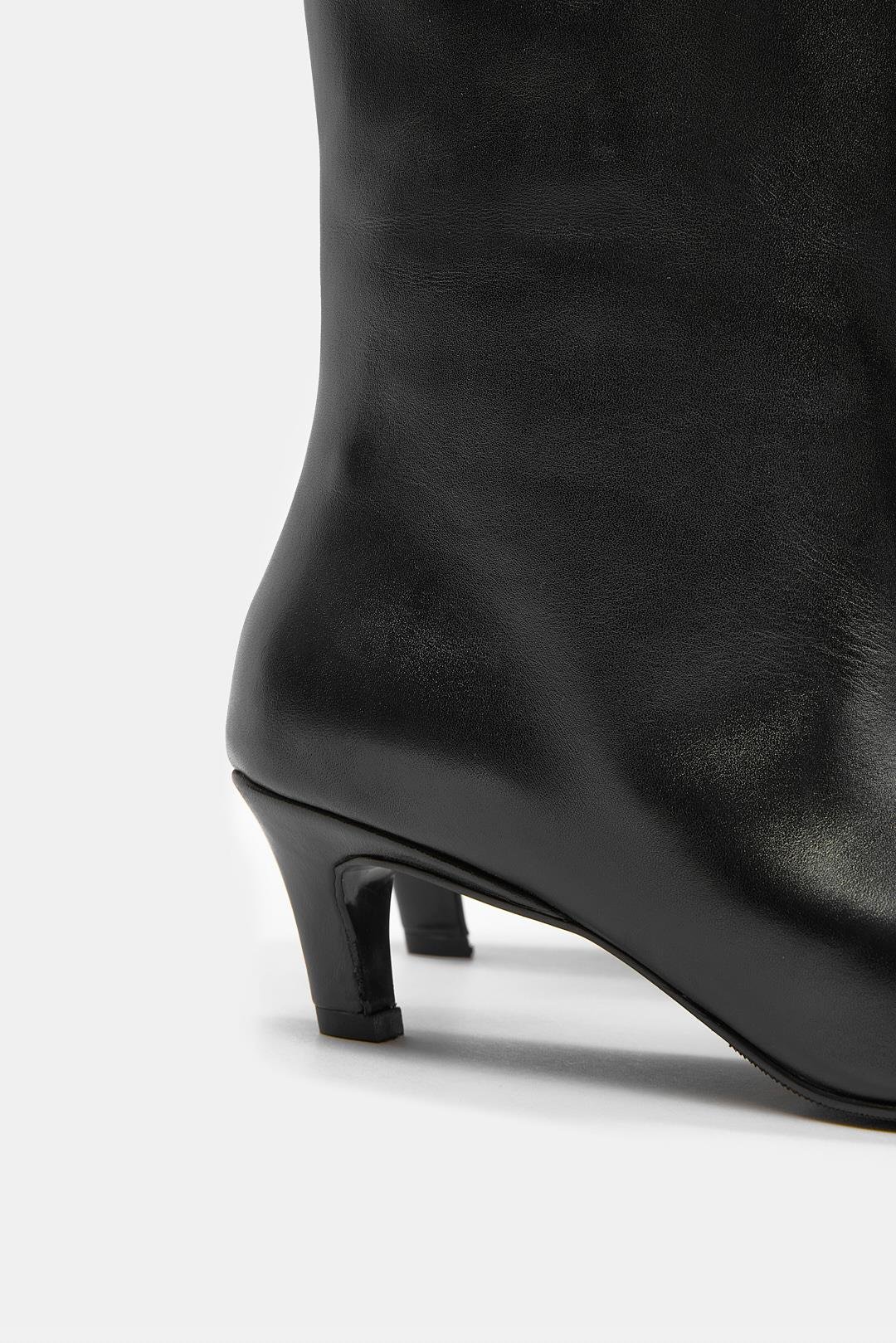 Rolene Siyah Hakiki Deri Kısa Topuklu Kadın Çizme