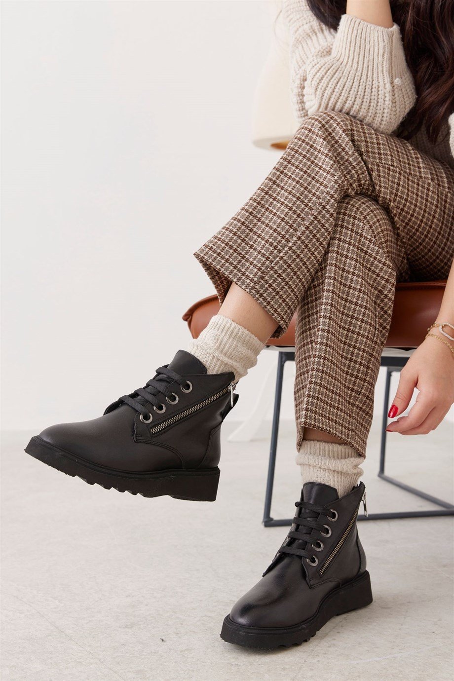 Rosa Siyah Hakiki Deri İçi Kürklü Kadın Bot