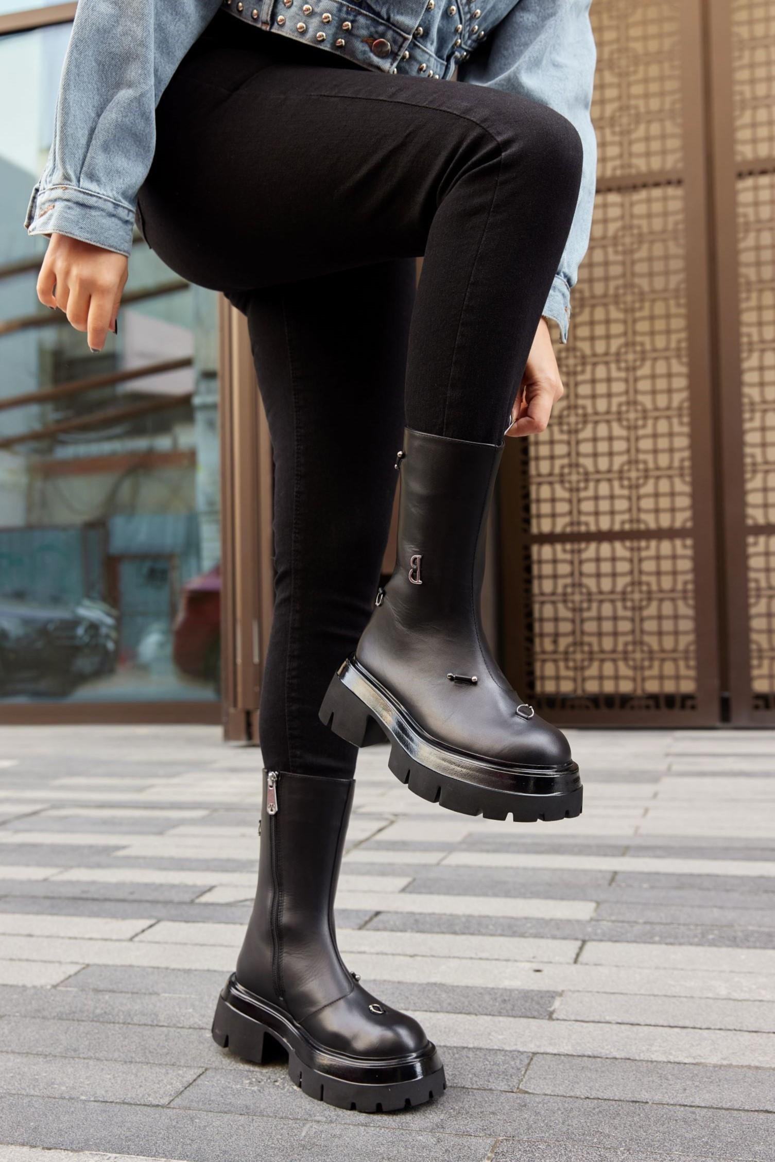 Septum Siyah Hakiki Deri Piercing Detaylı Kalın Tabanlı Bot