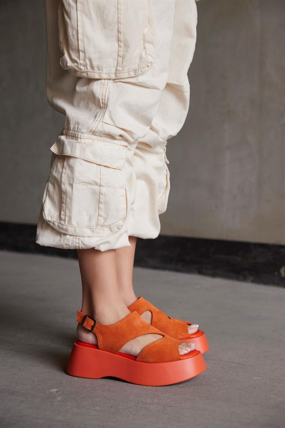 Simba Turuncu Süet Kalın Tabanlı Kadın Sandalet