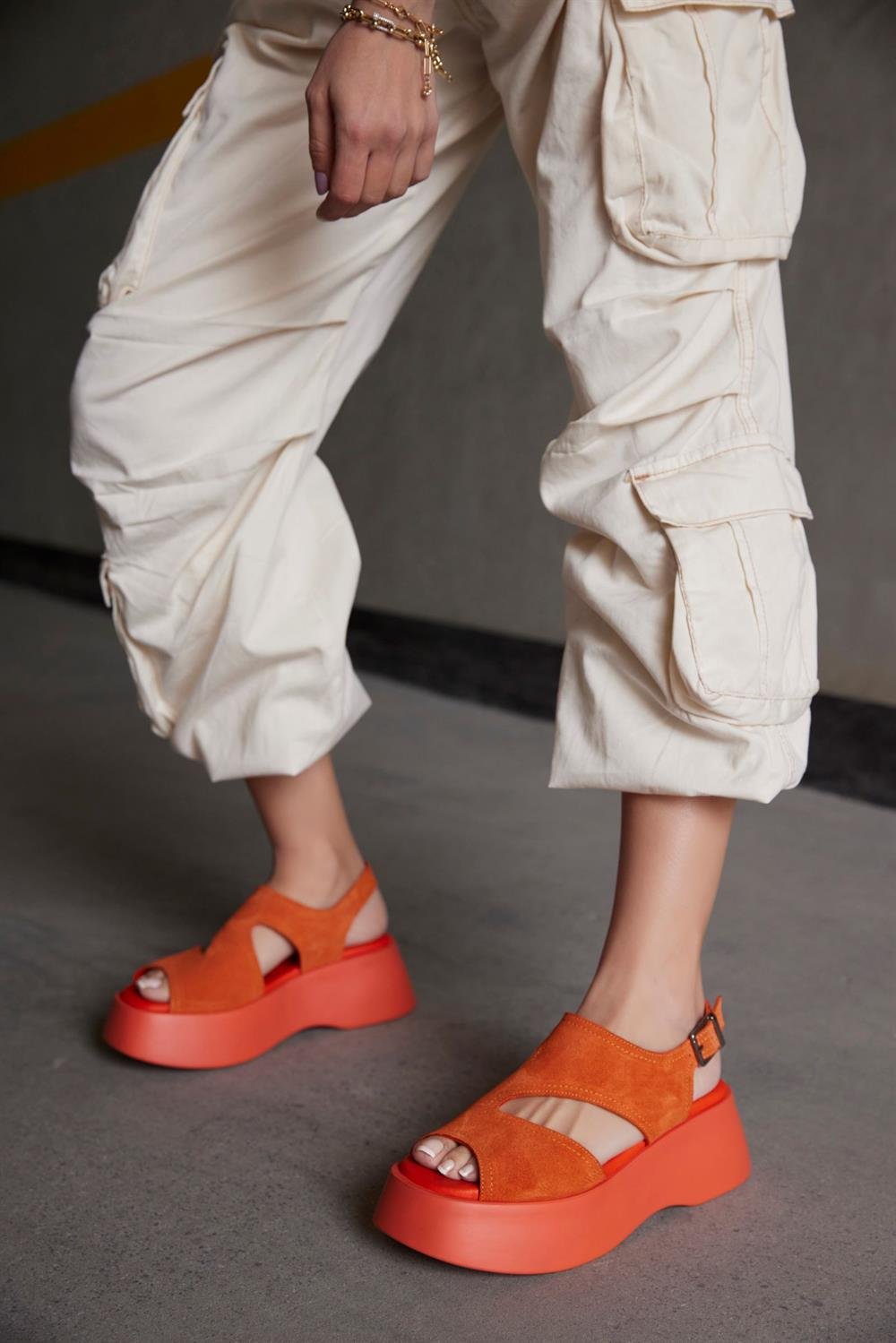 Simba Turuncu Süet Kalın Tabanlı Kadın Sandalet