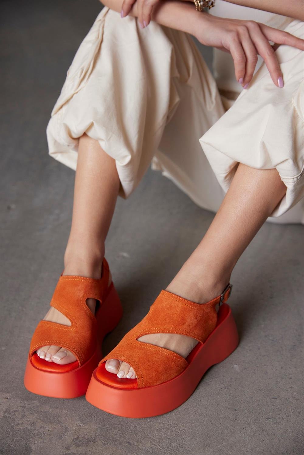 Simba Turuncu Süet Kalın Tabanlı Kadın Sandalet