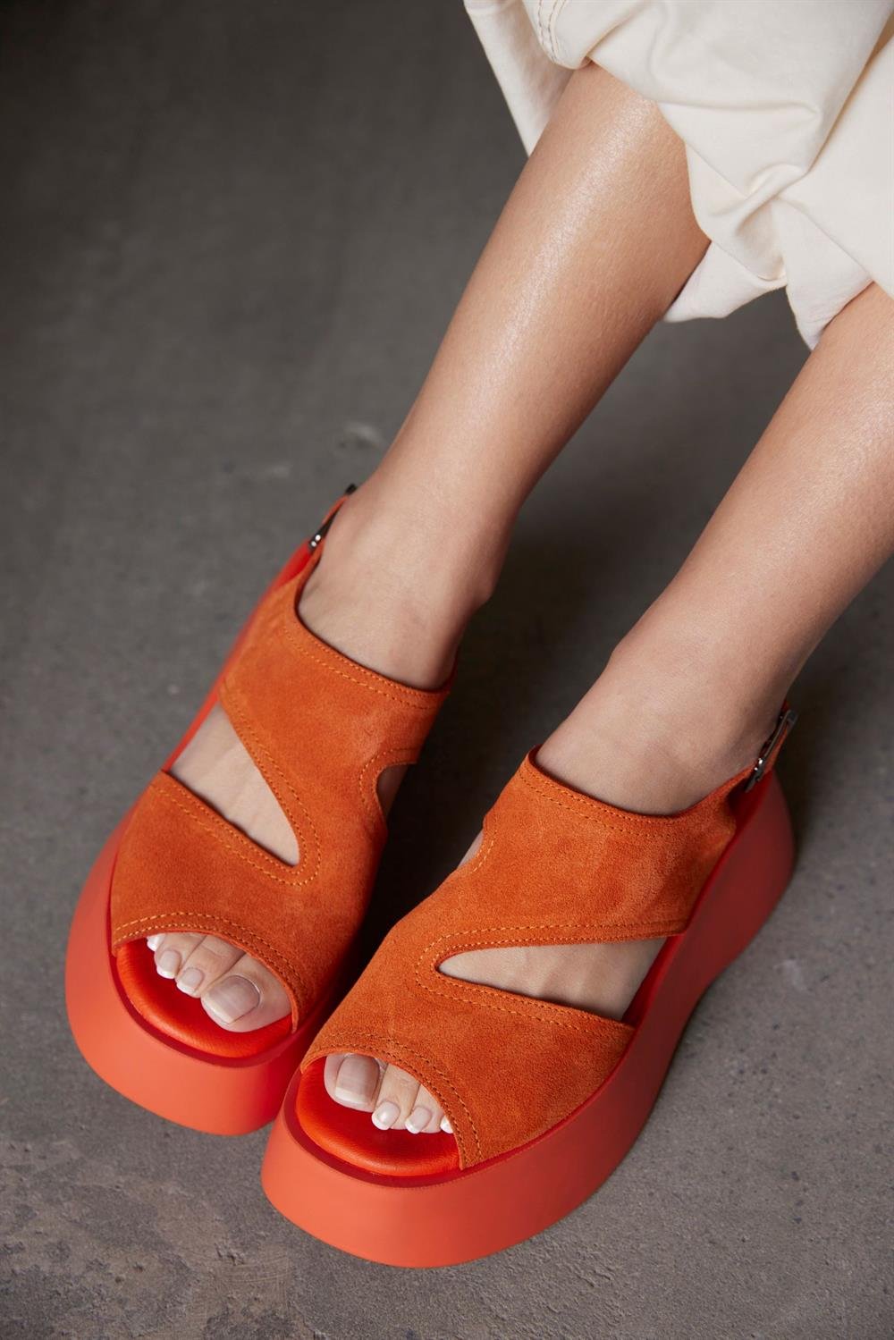 Simba Turuncu Süet Kalın Tabanlı Kadın Sandalet