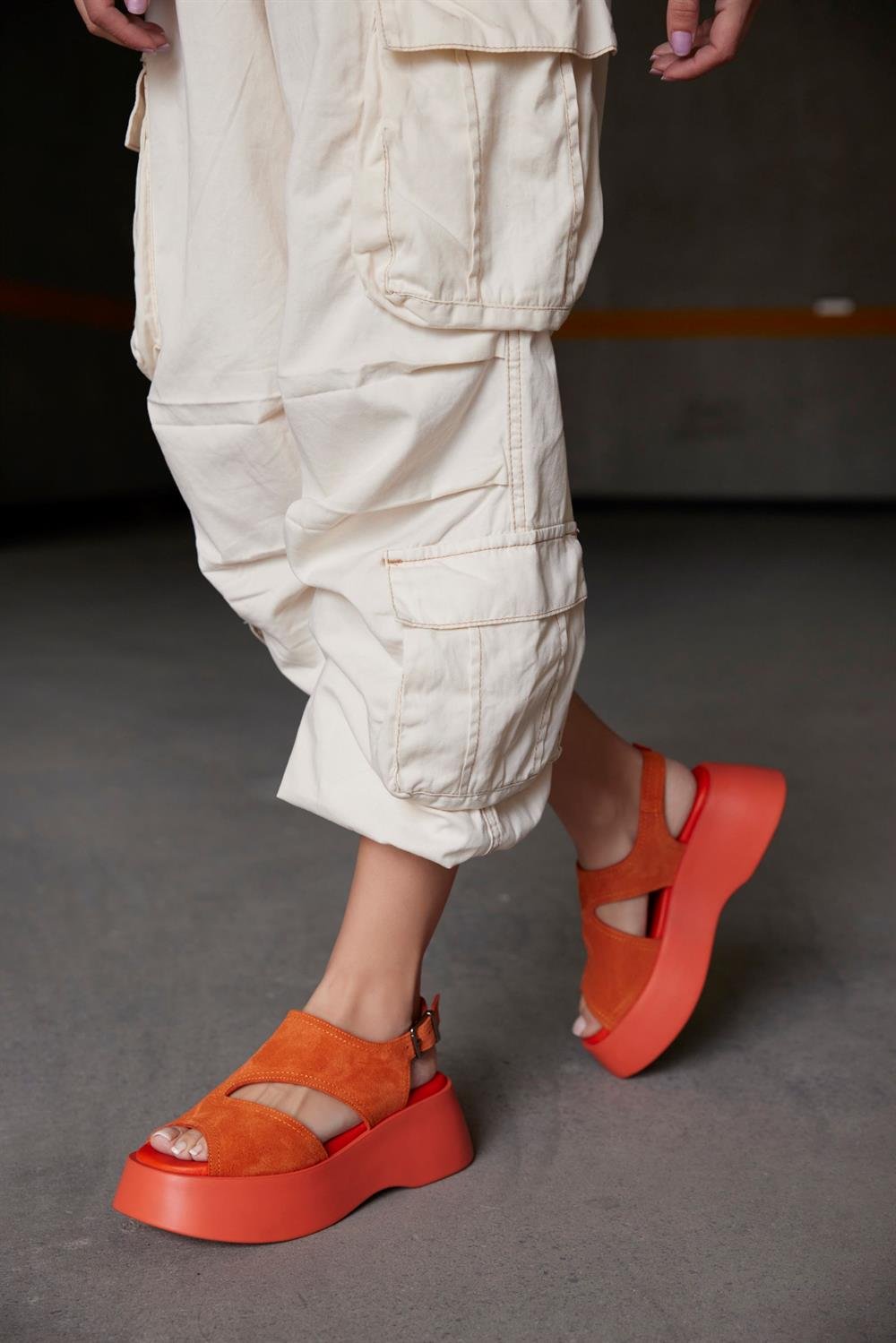 Simba Turuncu Süet Kalın Tabanlı Kadın Sandalet