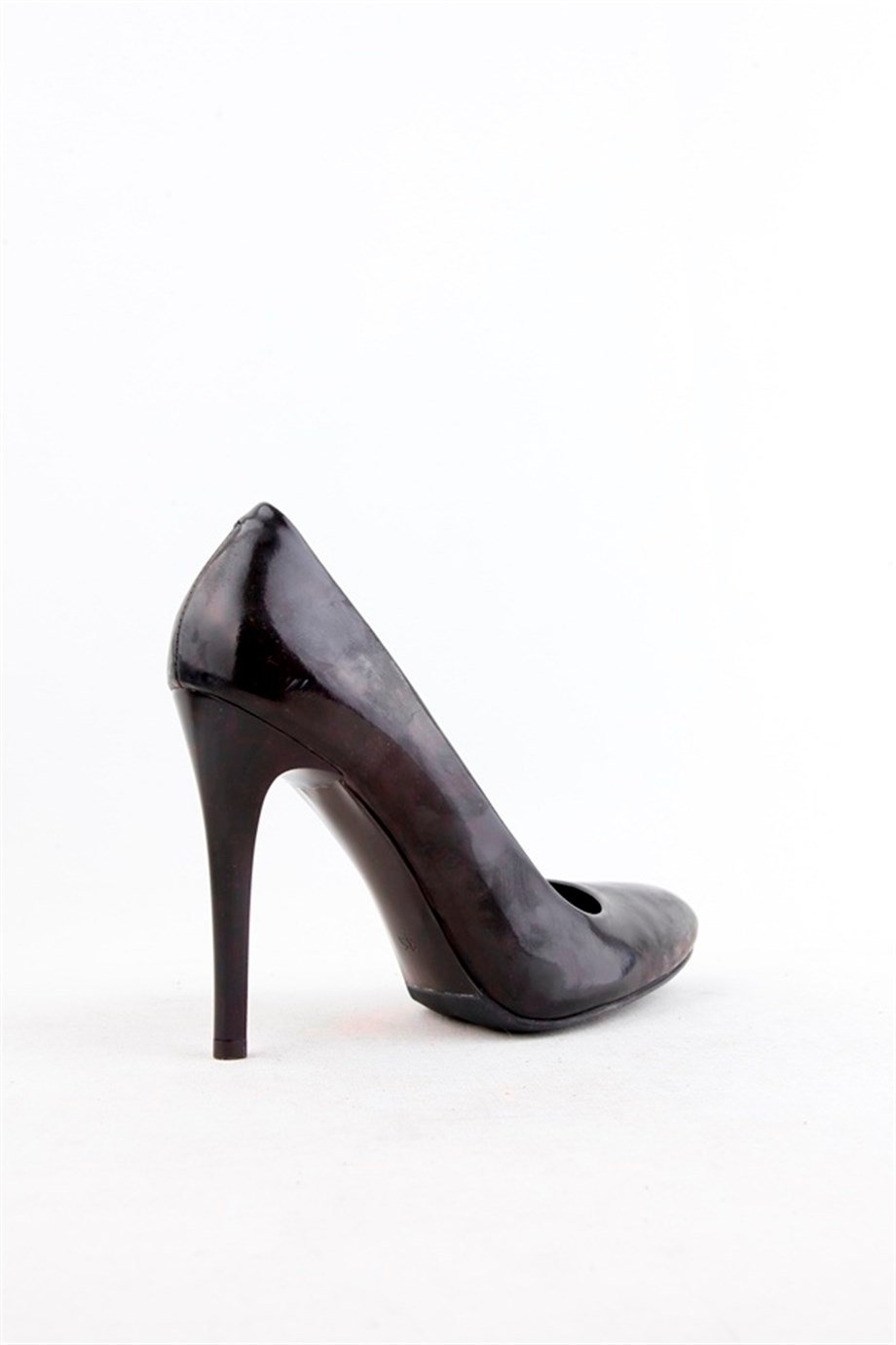 Siyah Rugan Deri Topuklu Ayakkabı