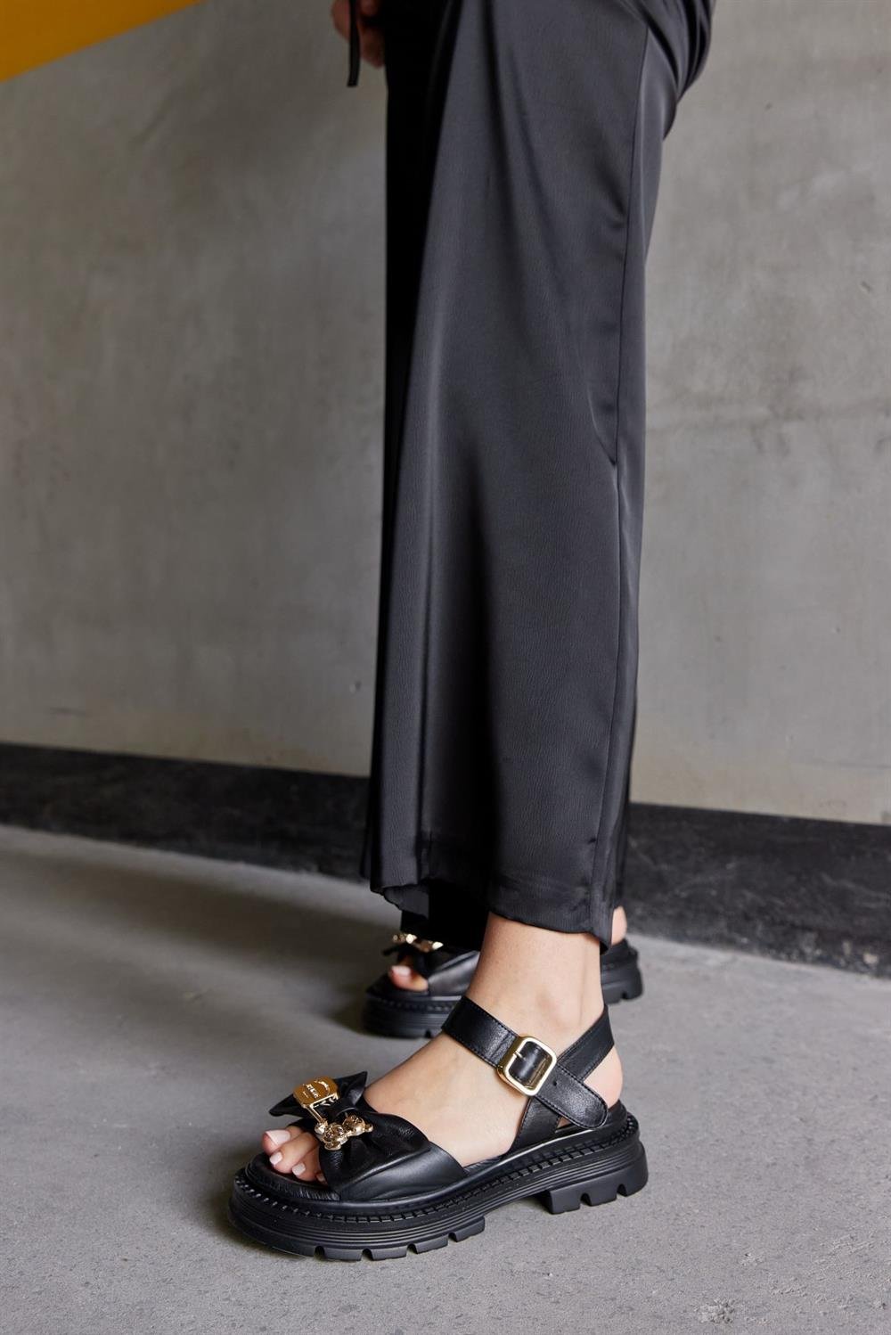 Summer Teddy Siyah Hakiki Deri Kadın Sandalet