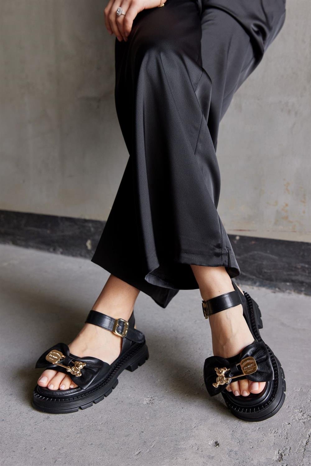 Summer Teddy Siyah Hakiki Deri Kadın Sandalet