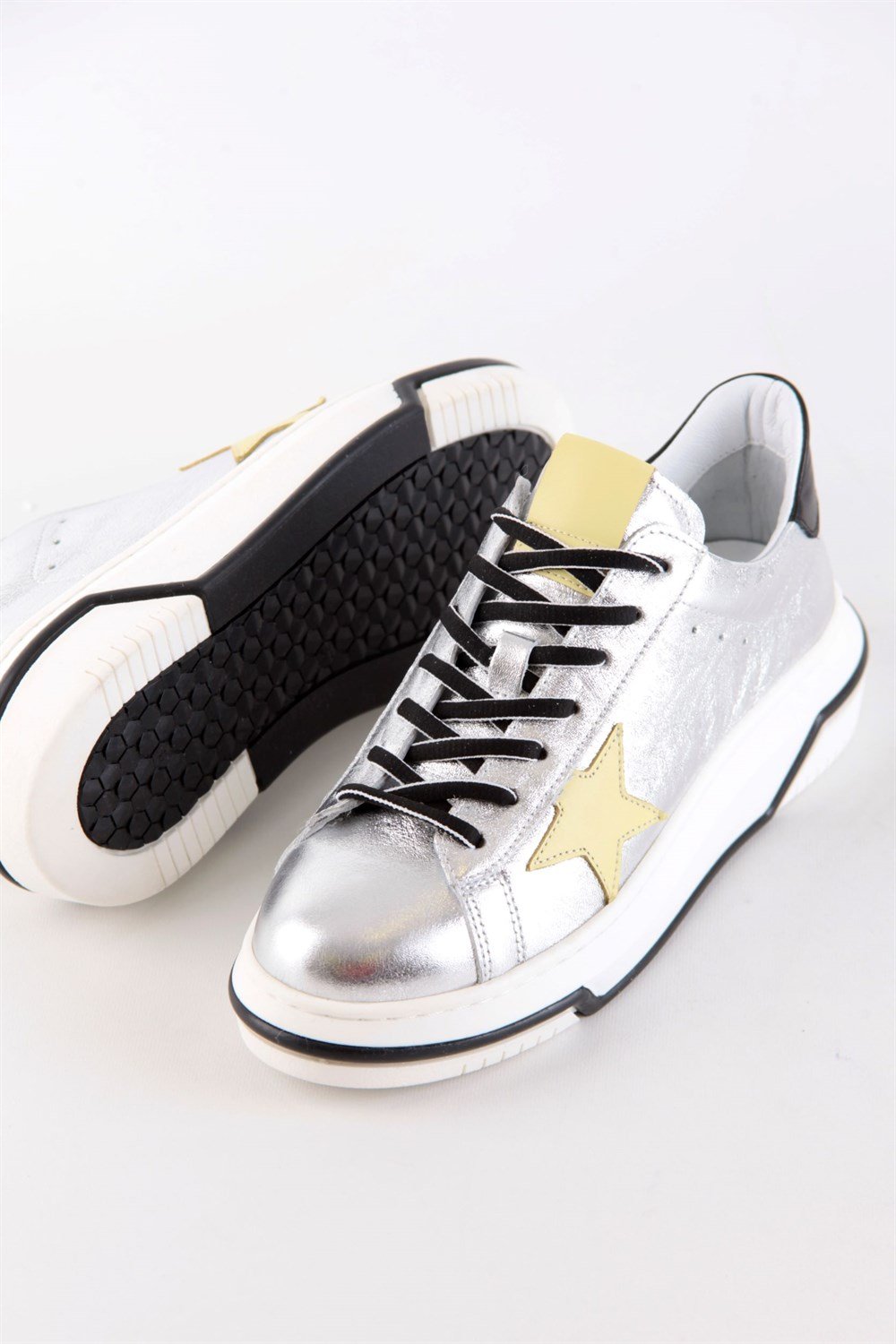 Sveta Gümüş Hakiki Deri Kadın Sneaker