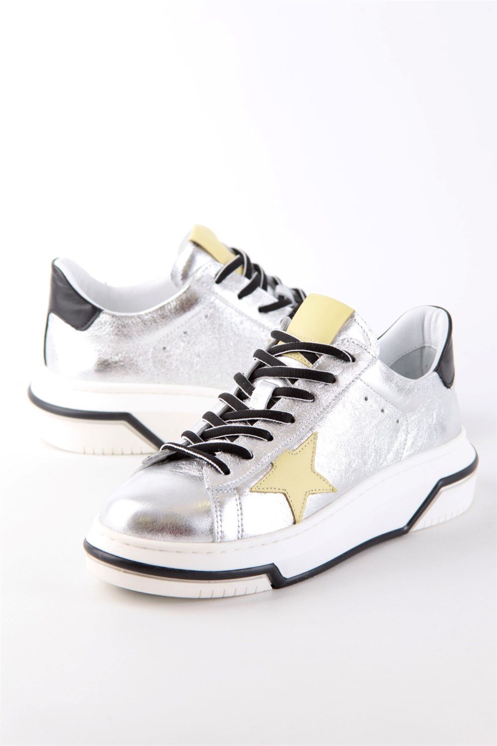 Sveta Gümüş Hakiki Deri Kadın Sneaker