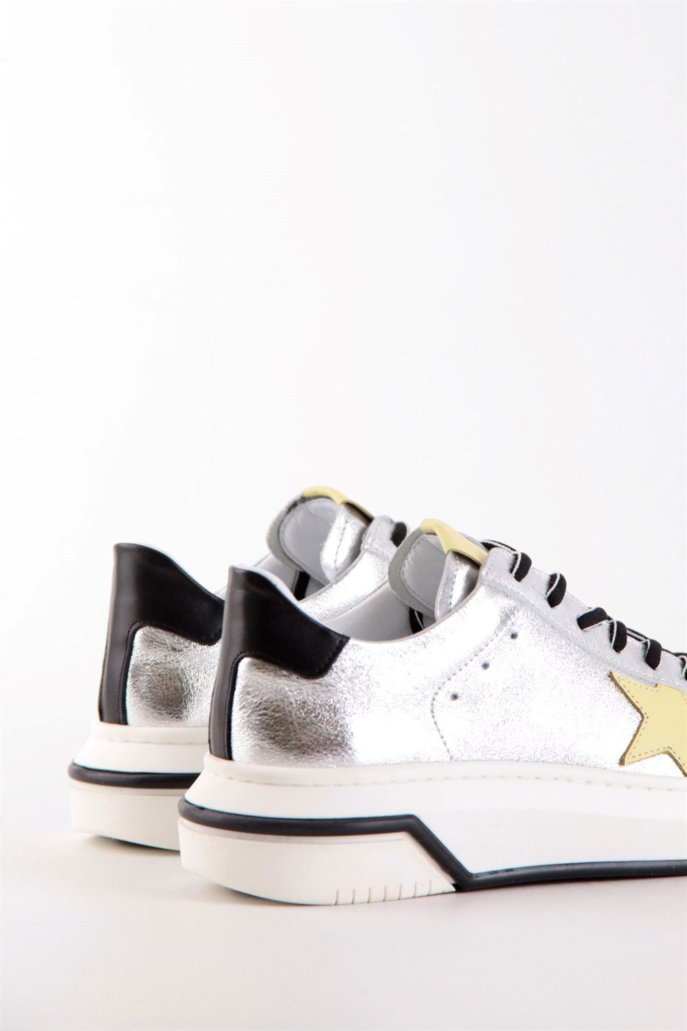 Sveta Gümüş Hakiki Deri Kadın Sneaker
