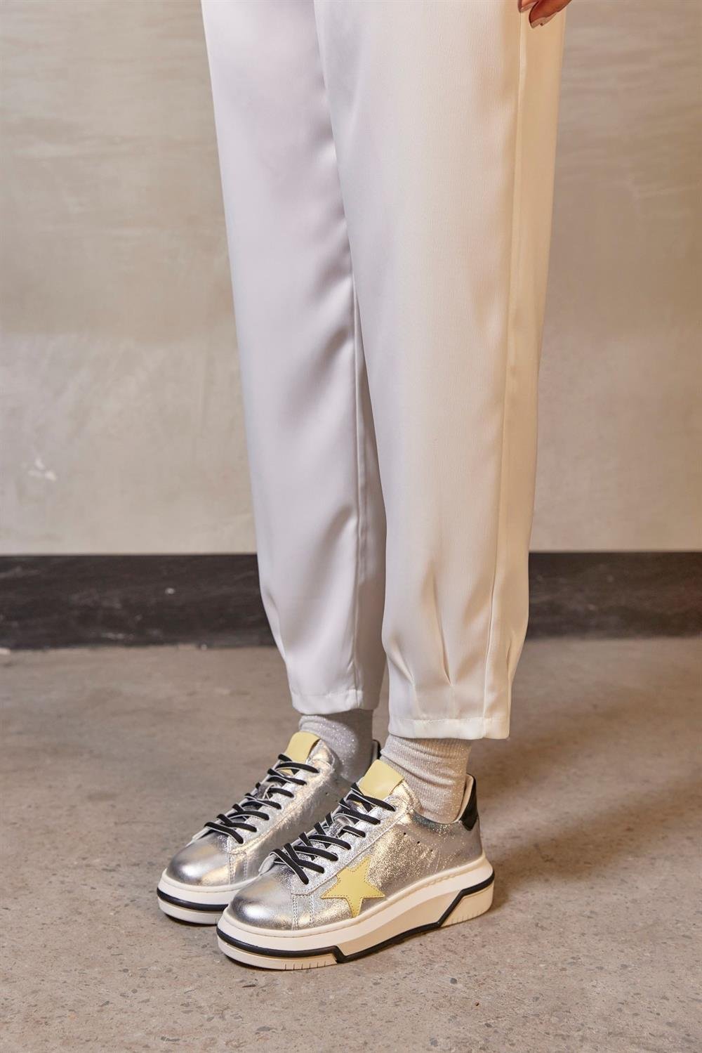 Sveta Gümüş Hakiki Deri Kadın Sneaker
