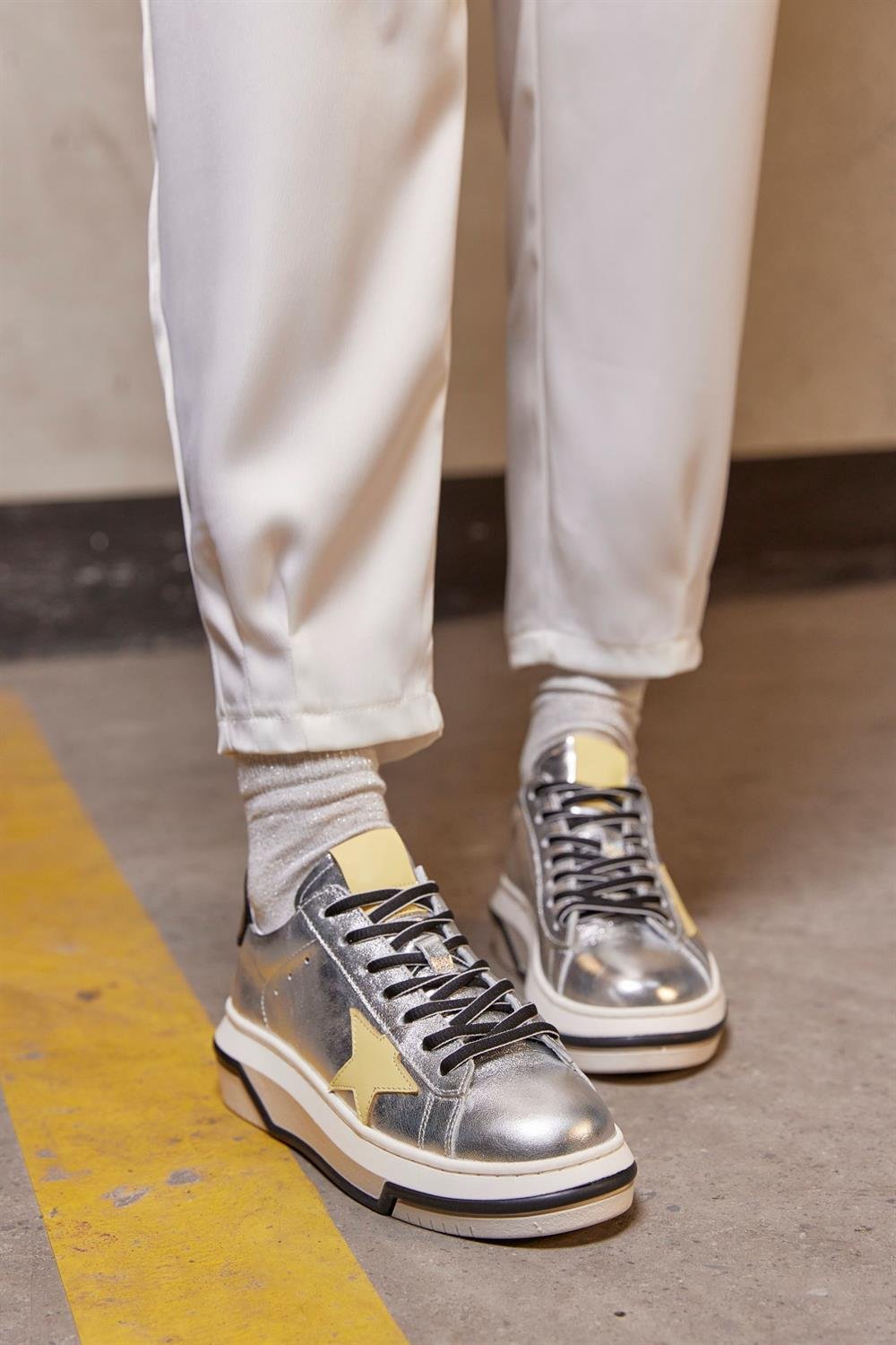 Sveta Gümüş Hakiki Deri Kadın Sneaker