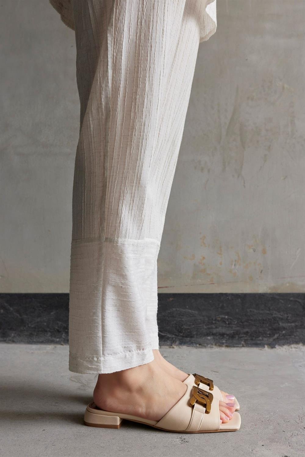 Yalena Bej Hakiki Deri Kısa Topuklu Kadın Terlik