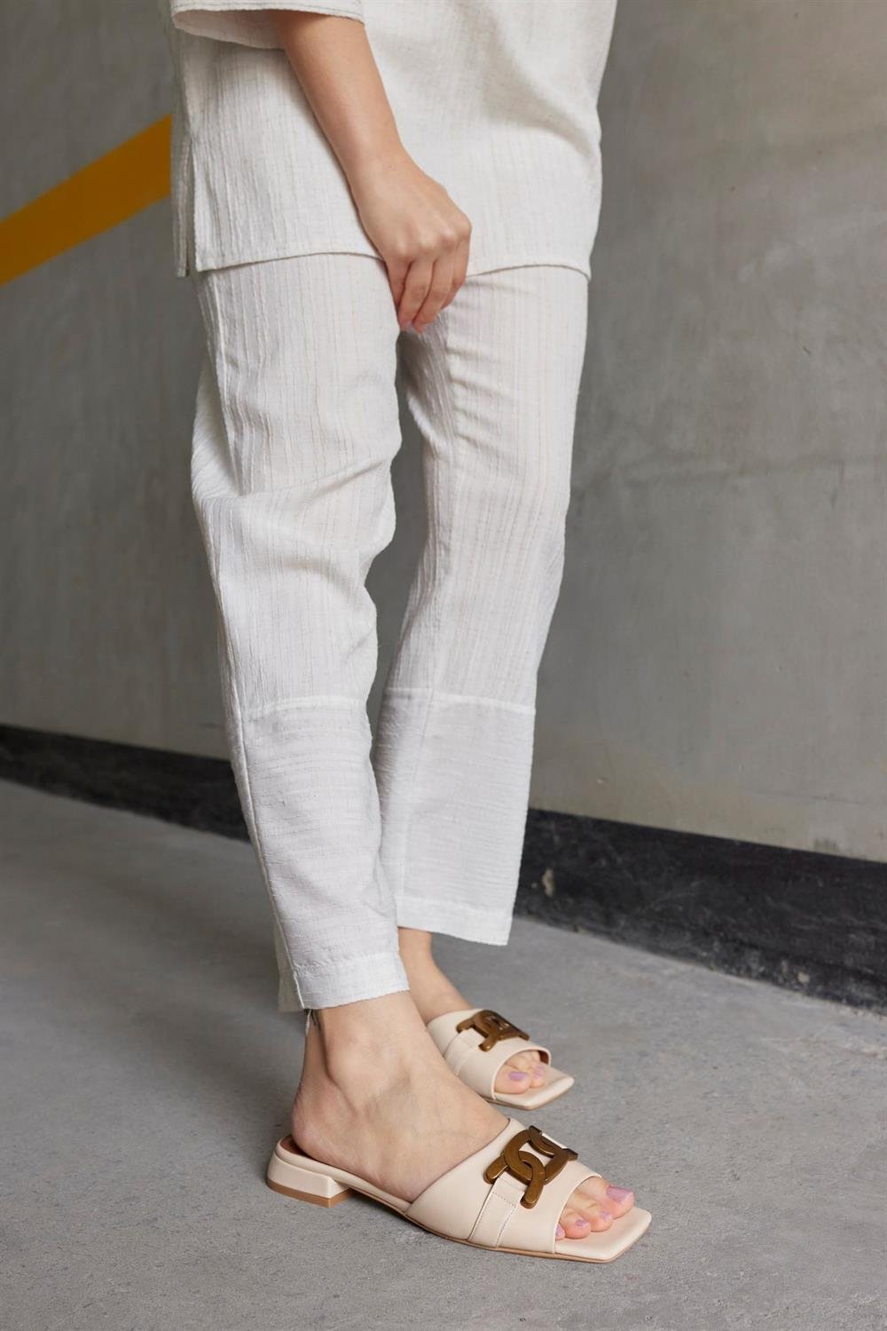 Yalena Bej Hakiki Deri Kısa Topuklu Kadın Terlik