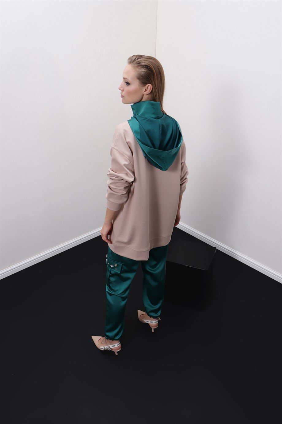 MODAL SWAROVSKİ İŞLEMELİ SWEATSHİRT