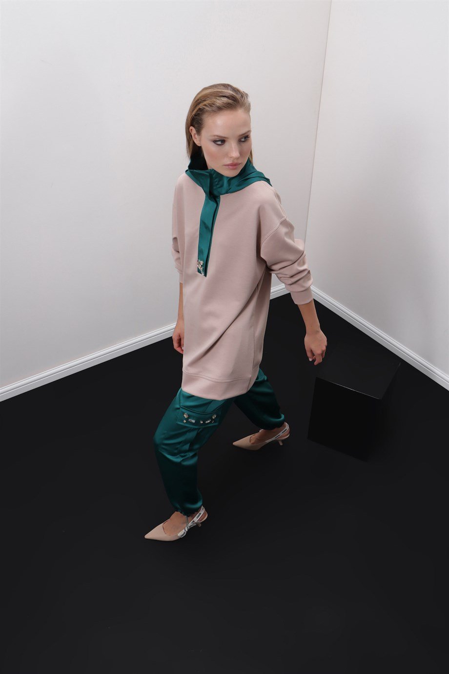 MODAL SWAROVSKİ İŞLEMELİ SWEATSHİRT