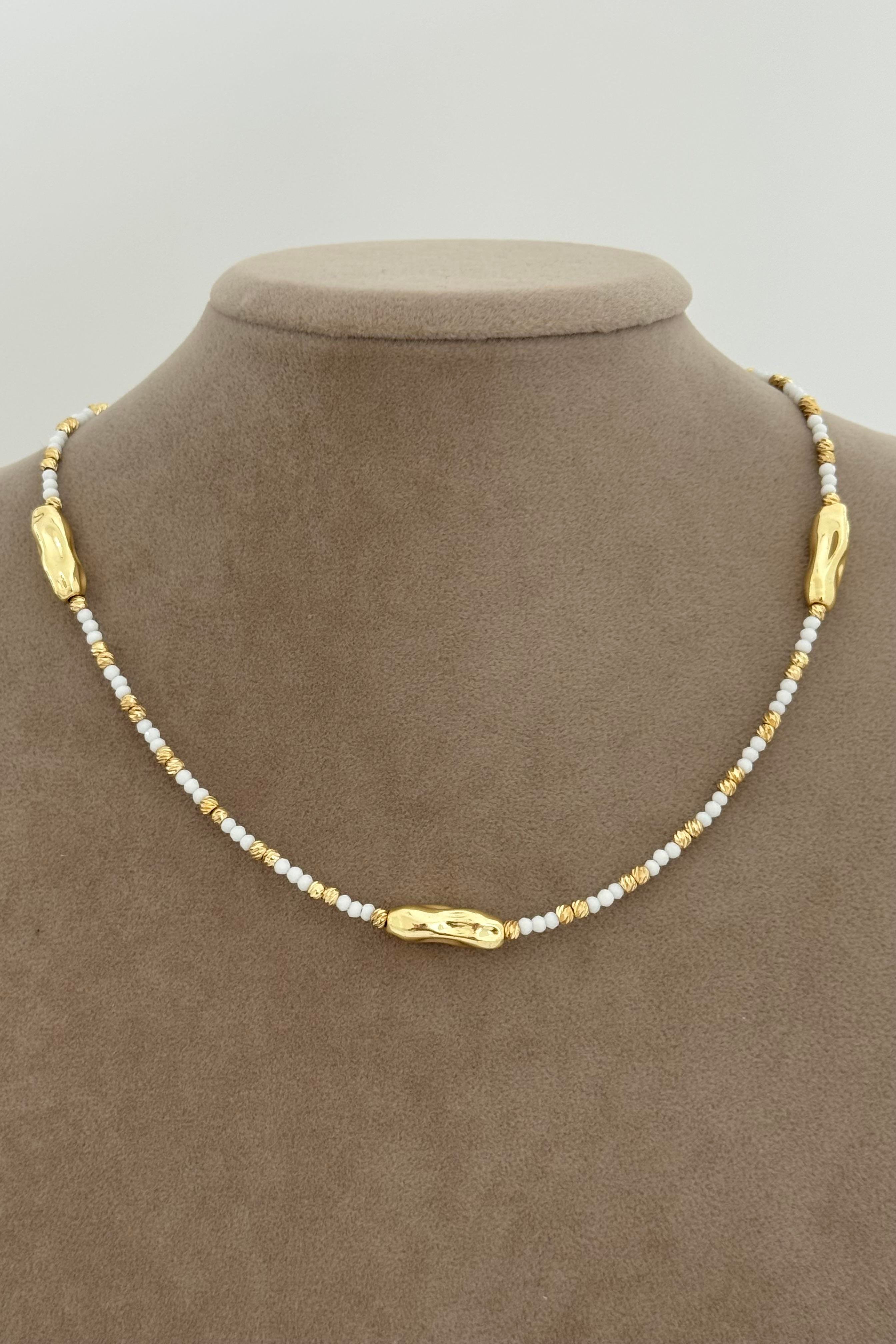 Beyaz Amorf Ve Gold Dorika Kolye