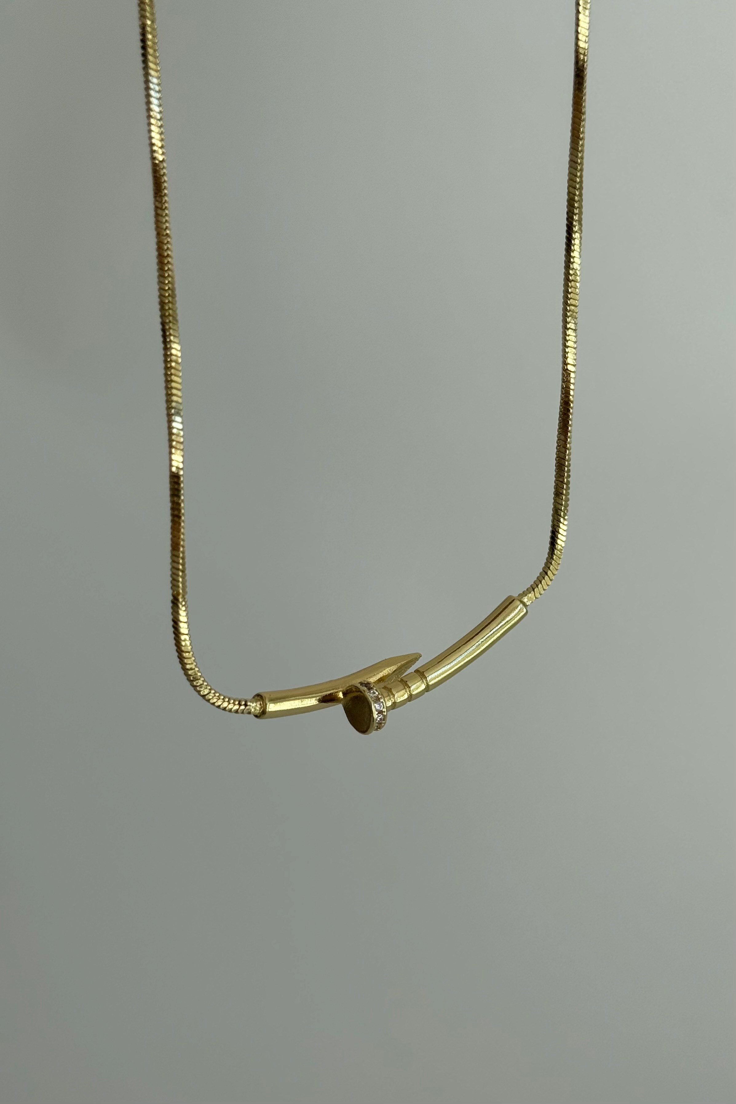 Çivi Model Gold Kolye