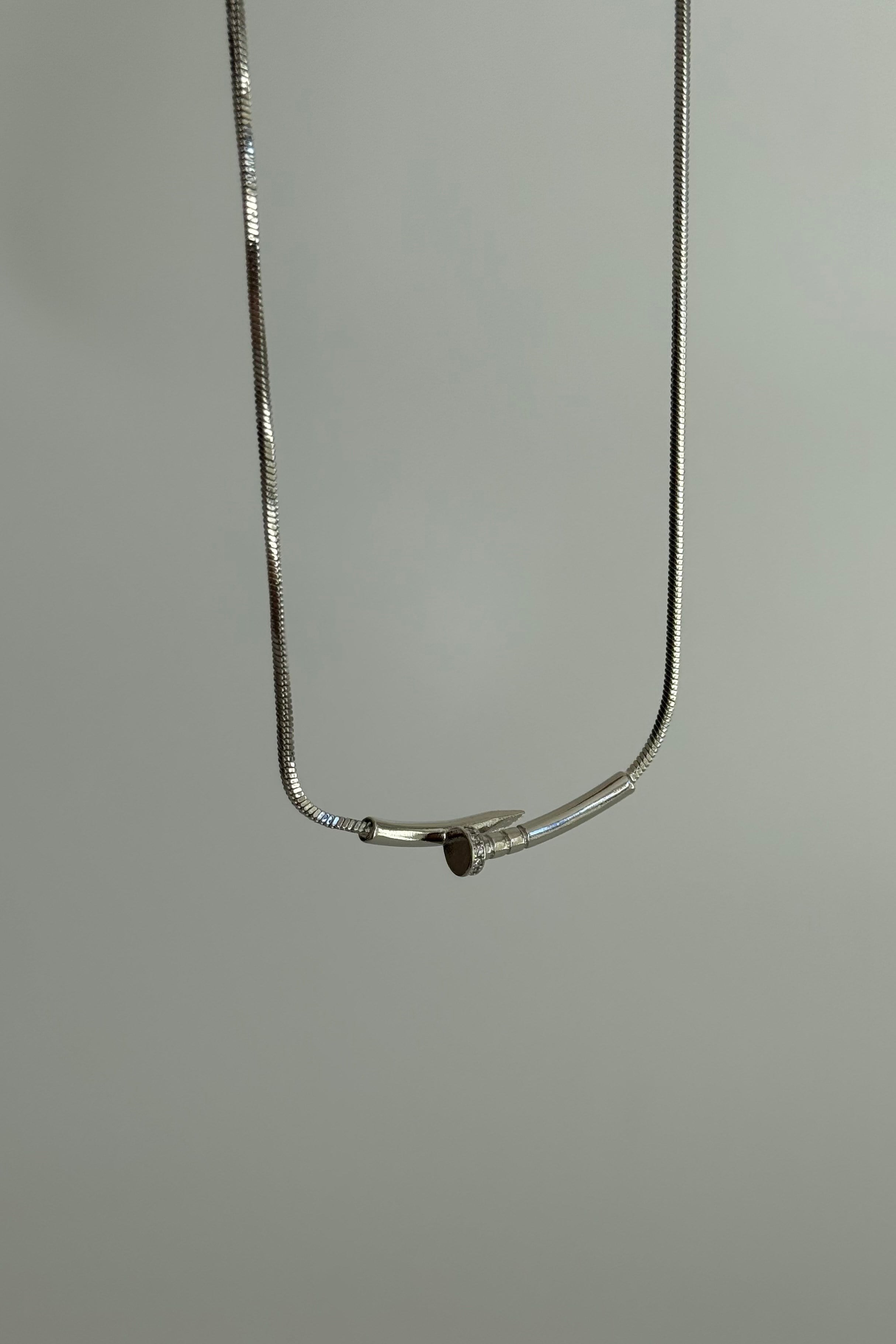 Çivi Model Silver Kolye
