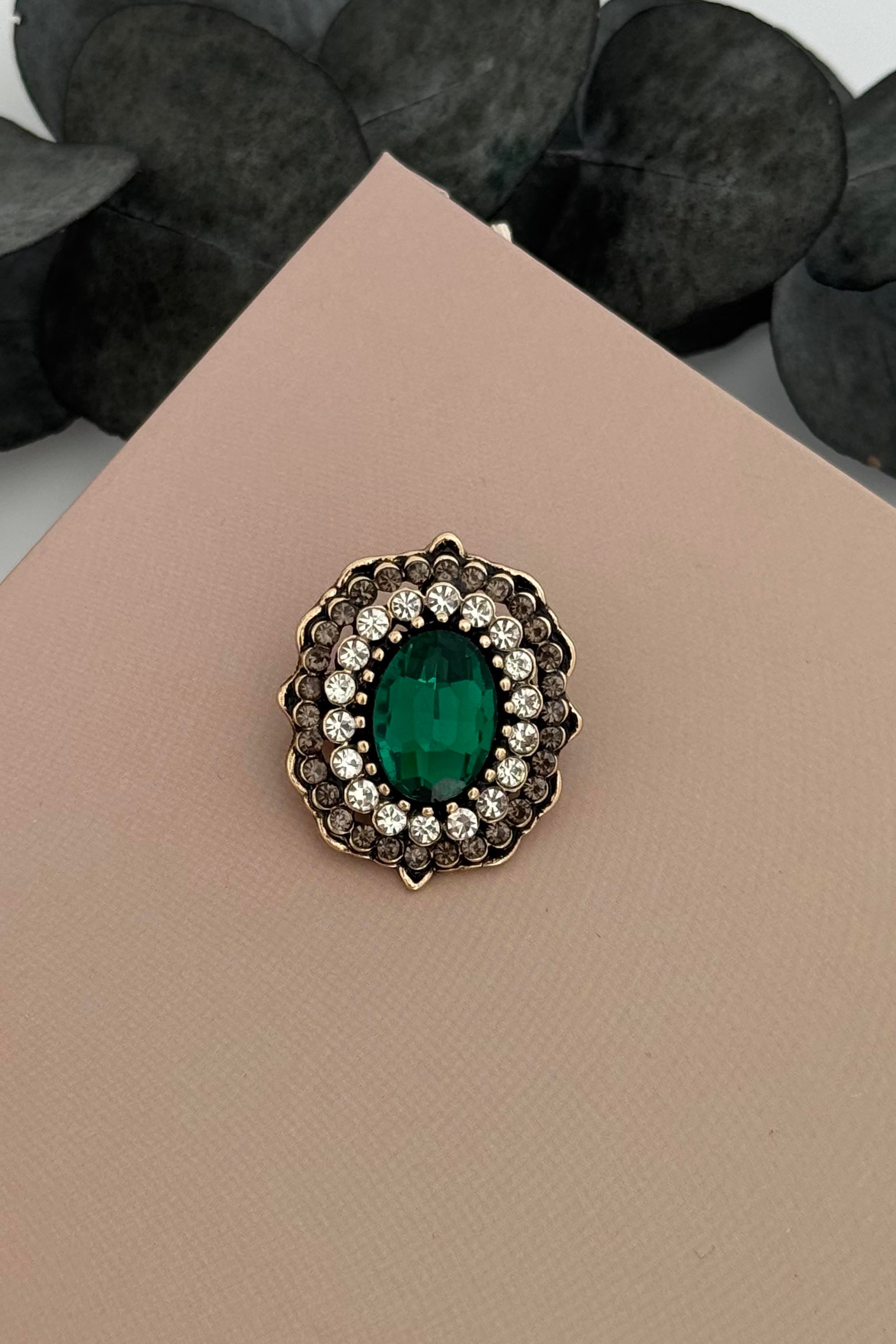 Emerald Relic Broş