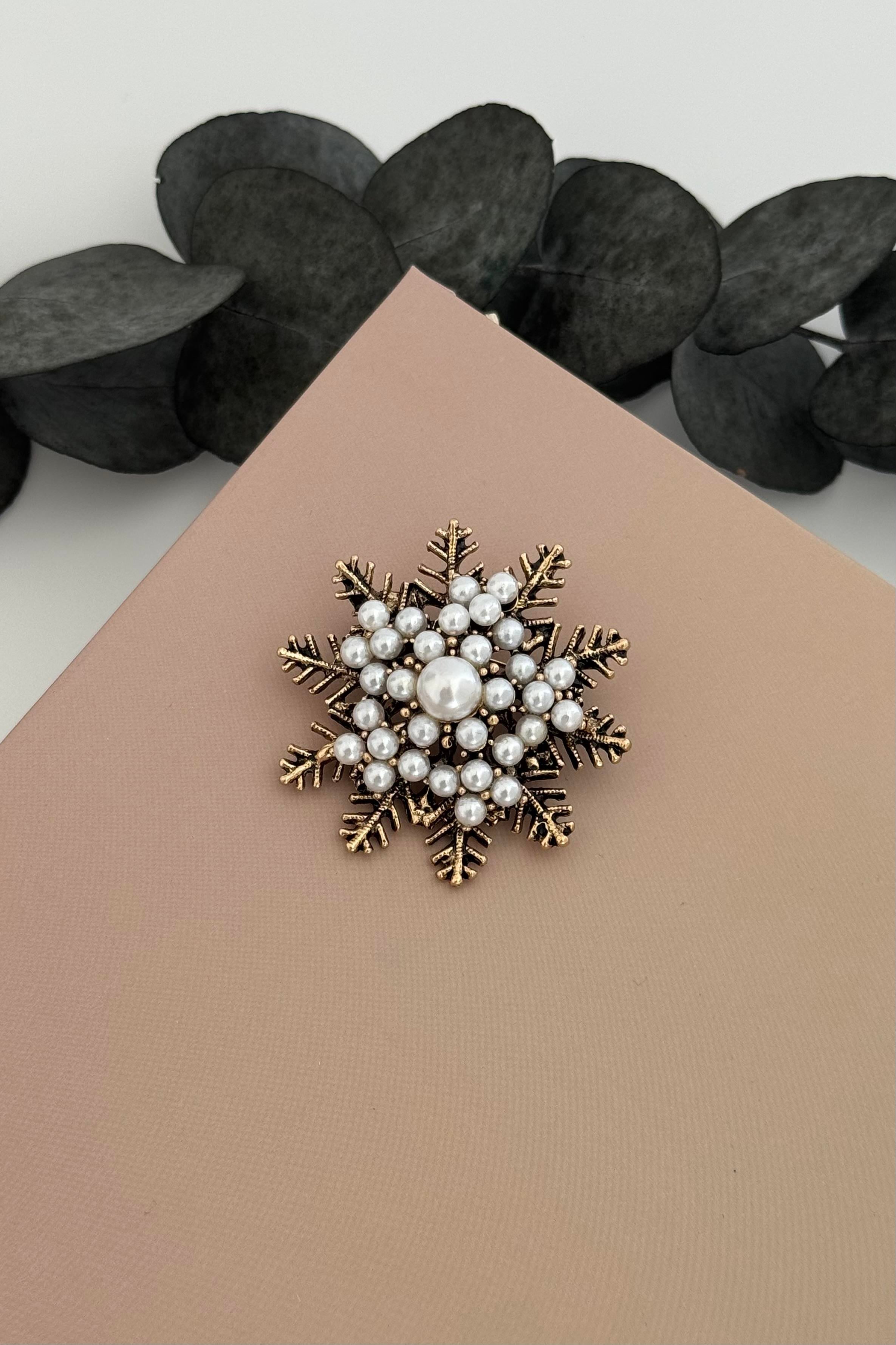 Frost Pearl Broş