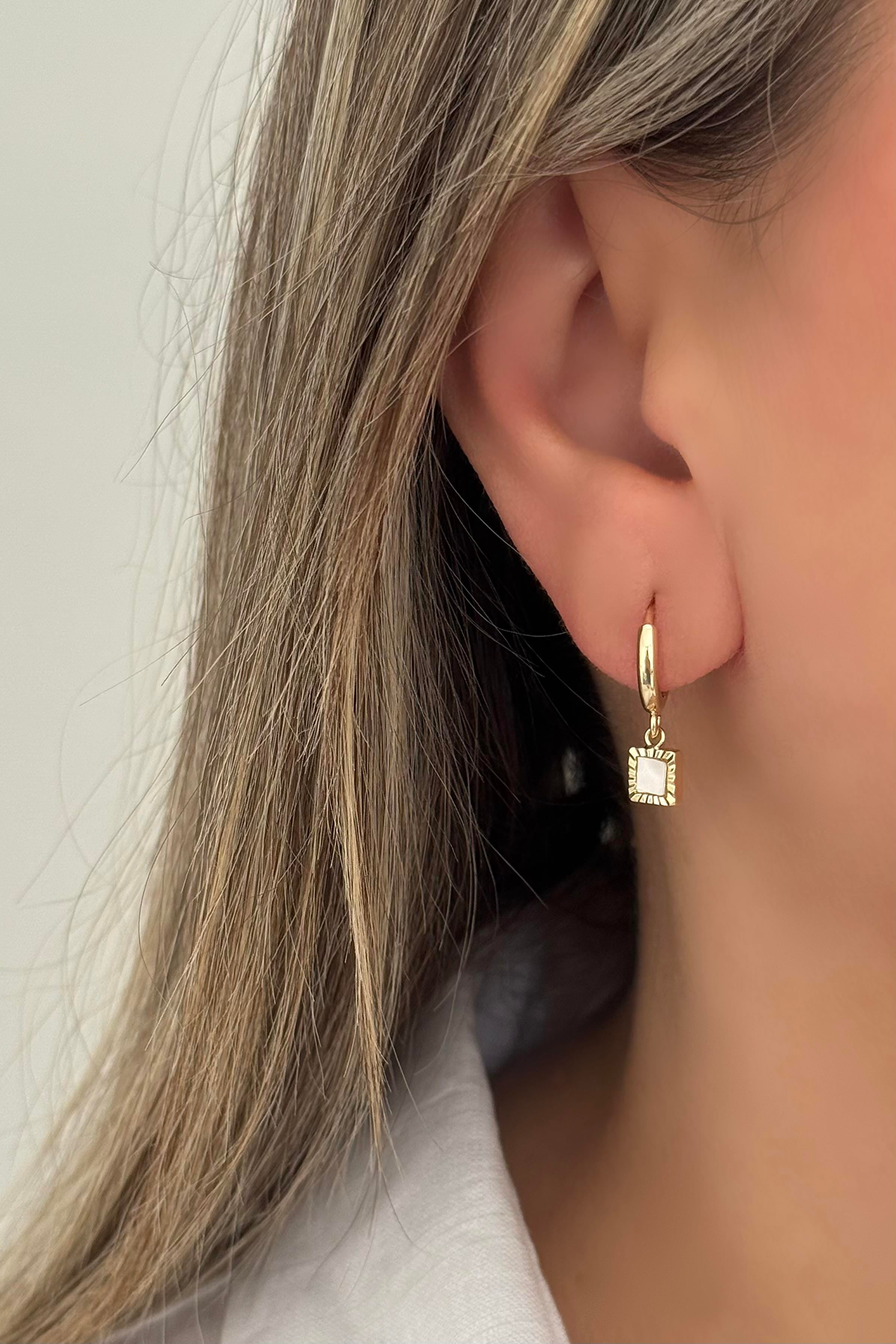 Mini Kare Taşlı Küpe