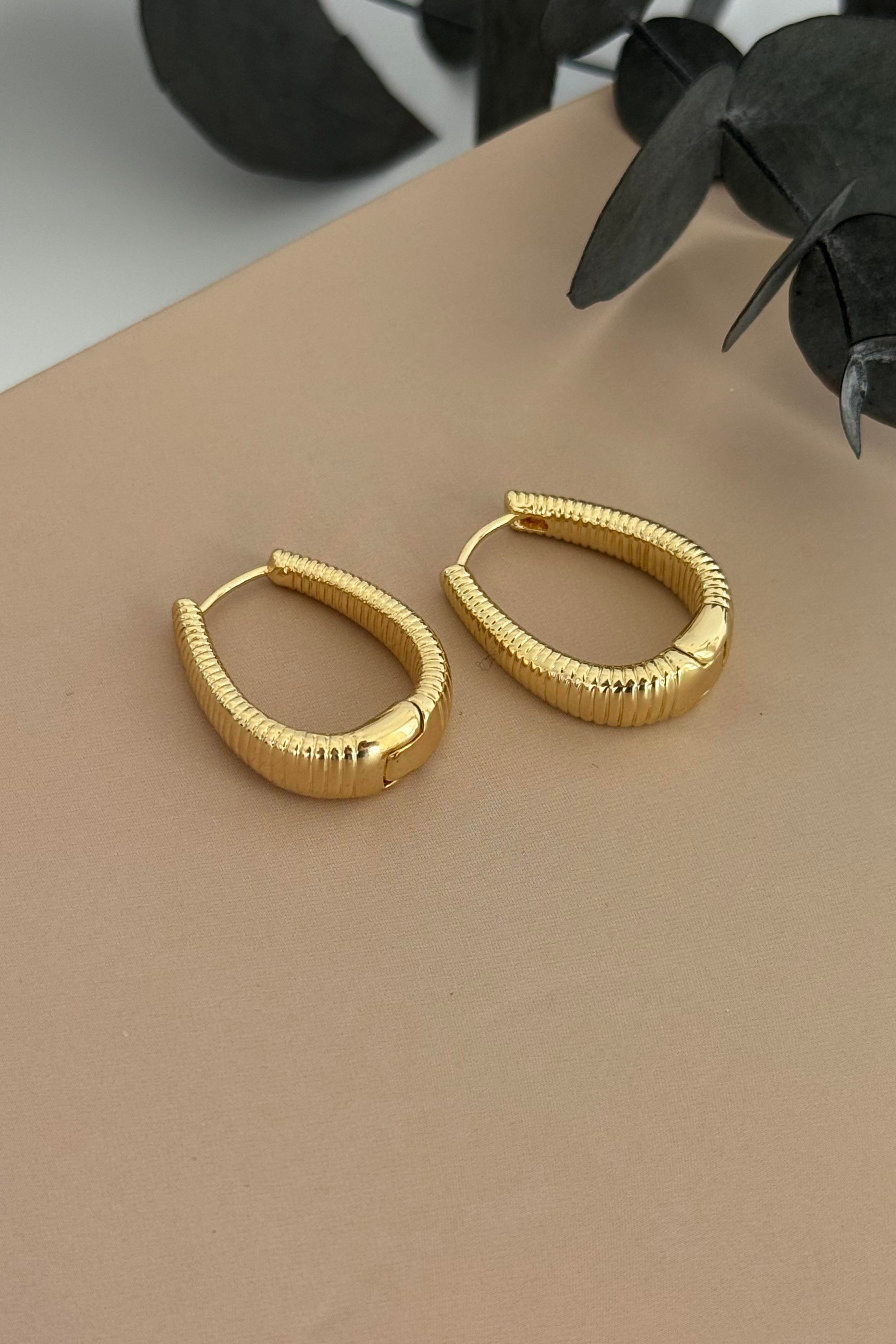 Oval Motifli Küpe