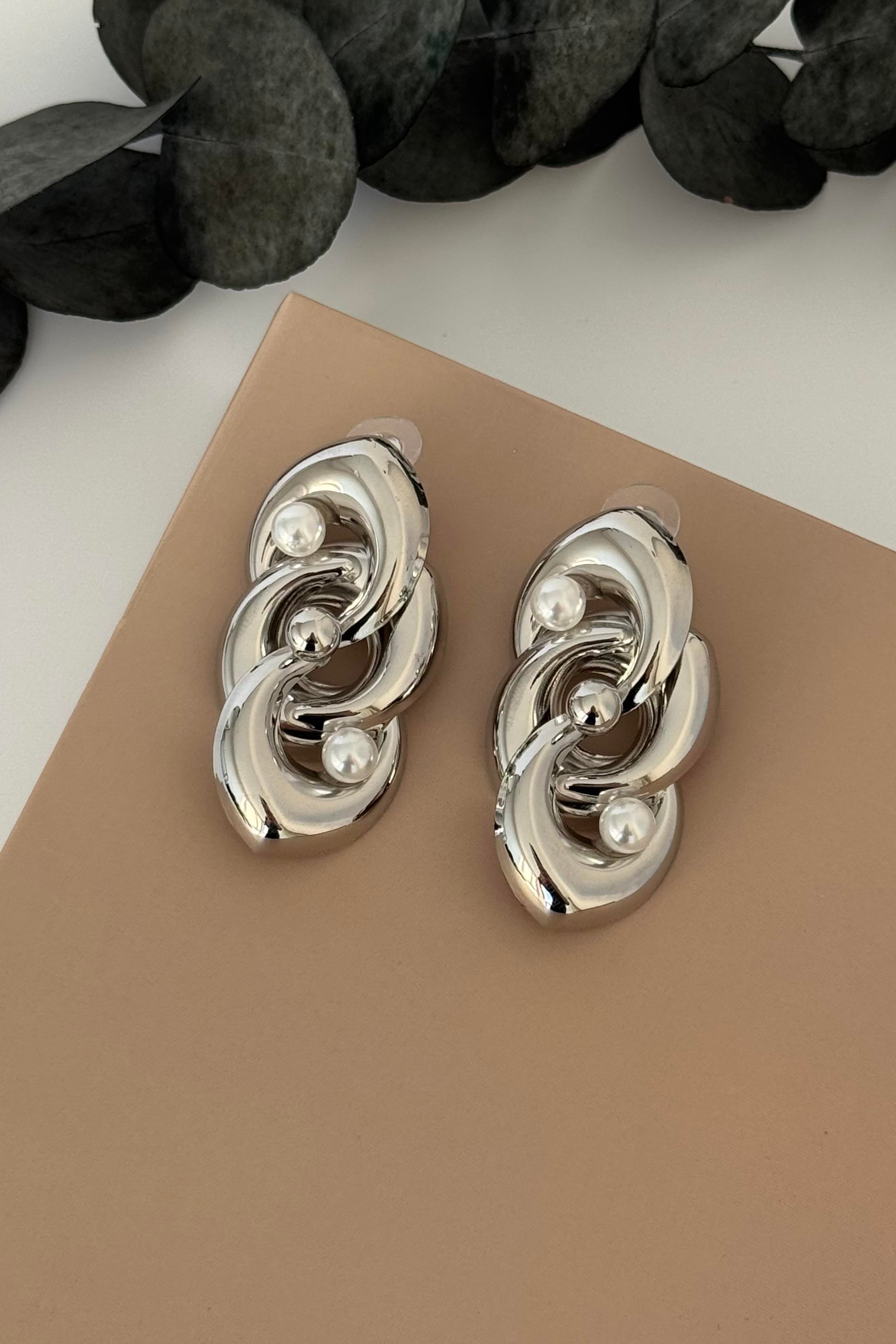 Silver Pearl Loop Küpe