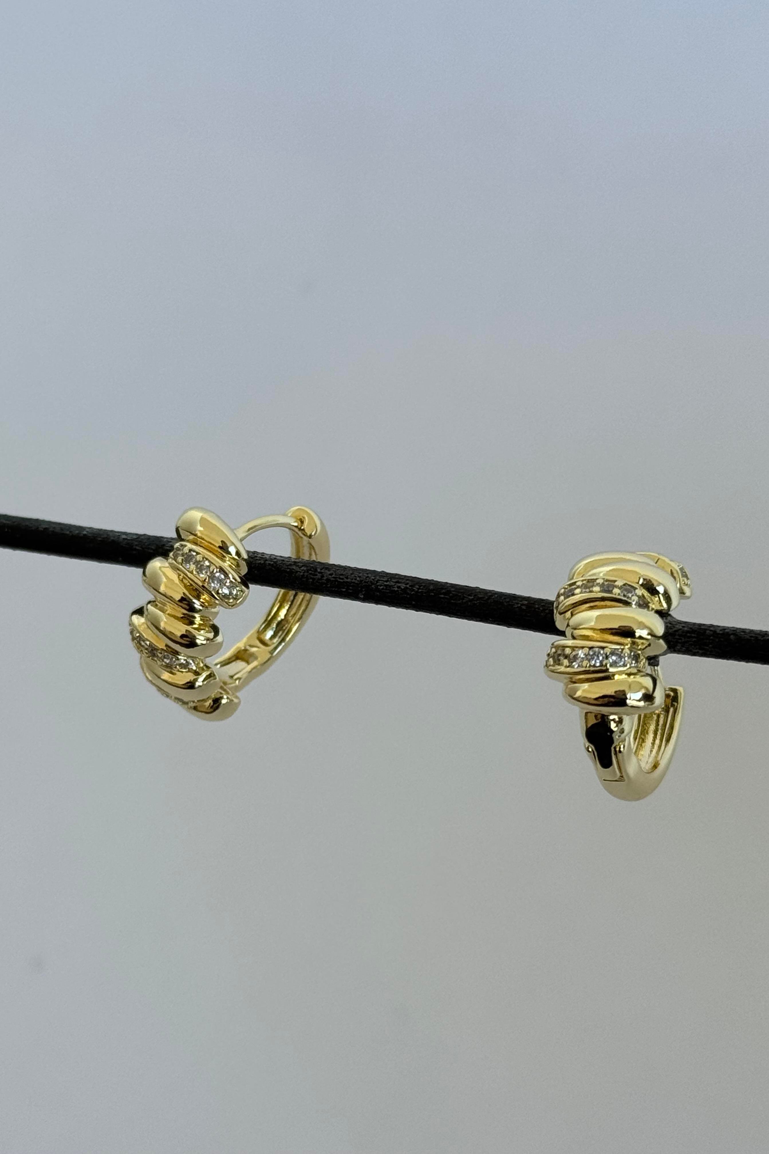 Taş Detaylı Halka Küpe