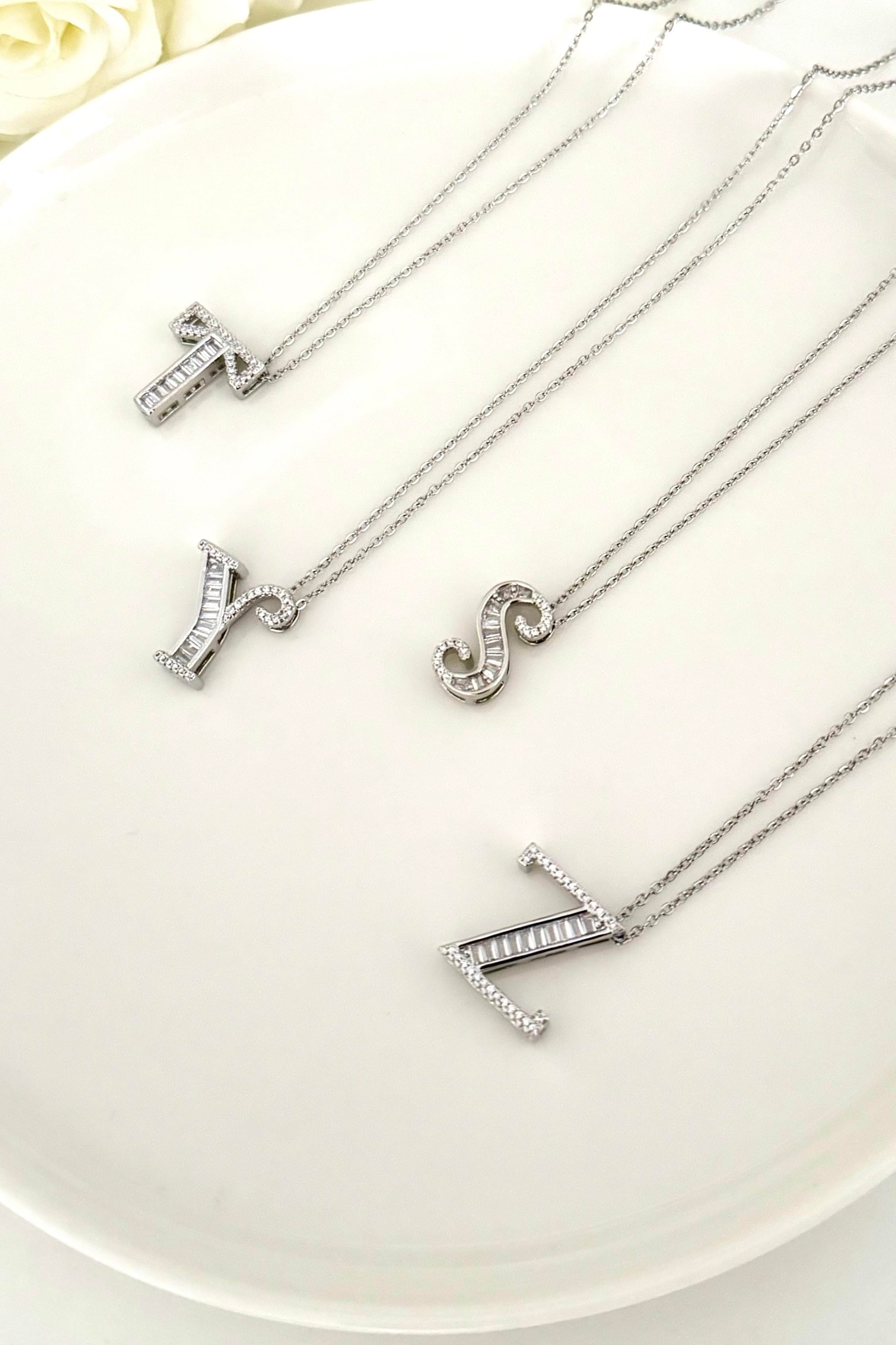 Taşlı Harf Silver Çelik Kolye 