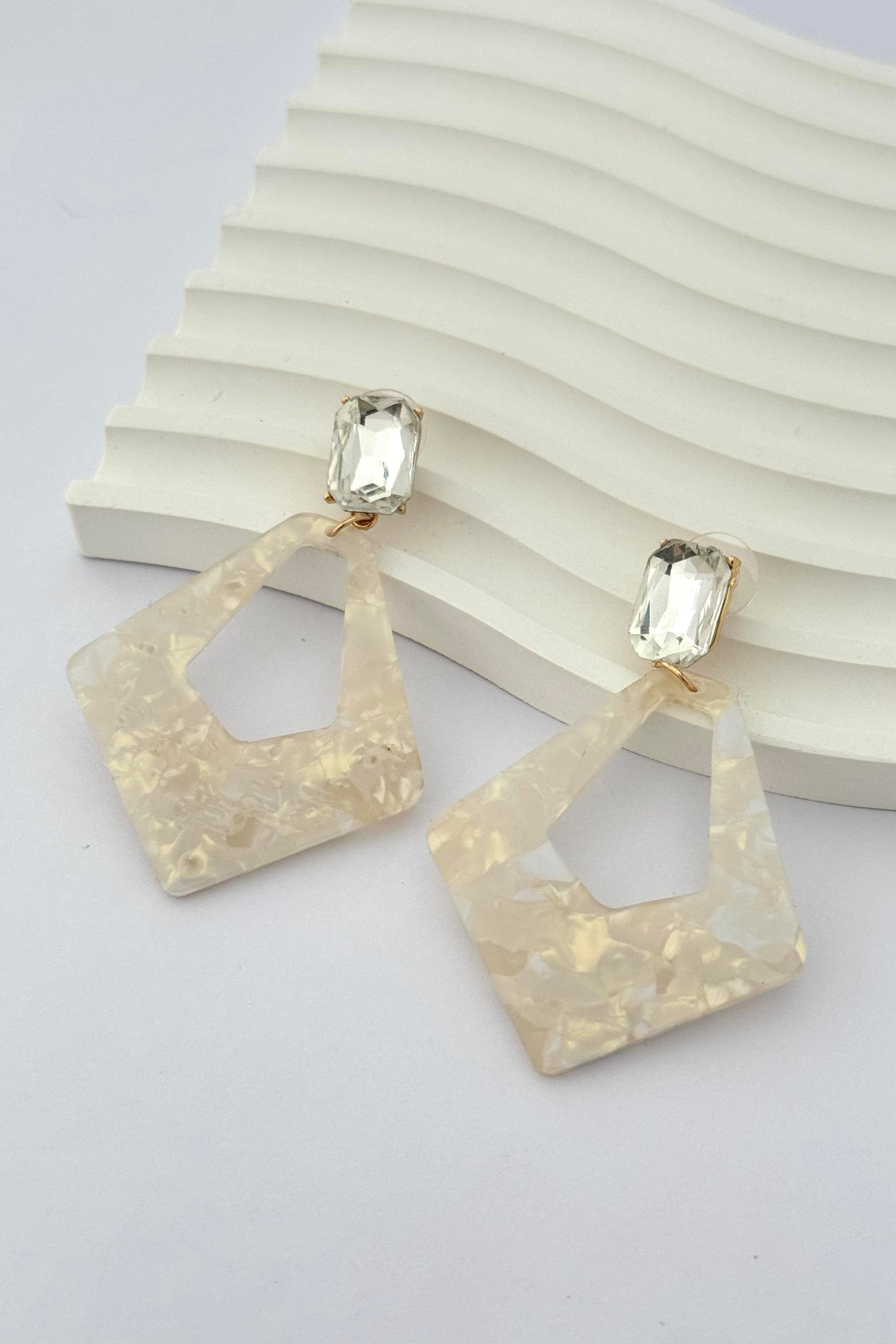 White Triangle Küpe