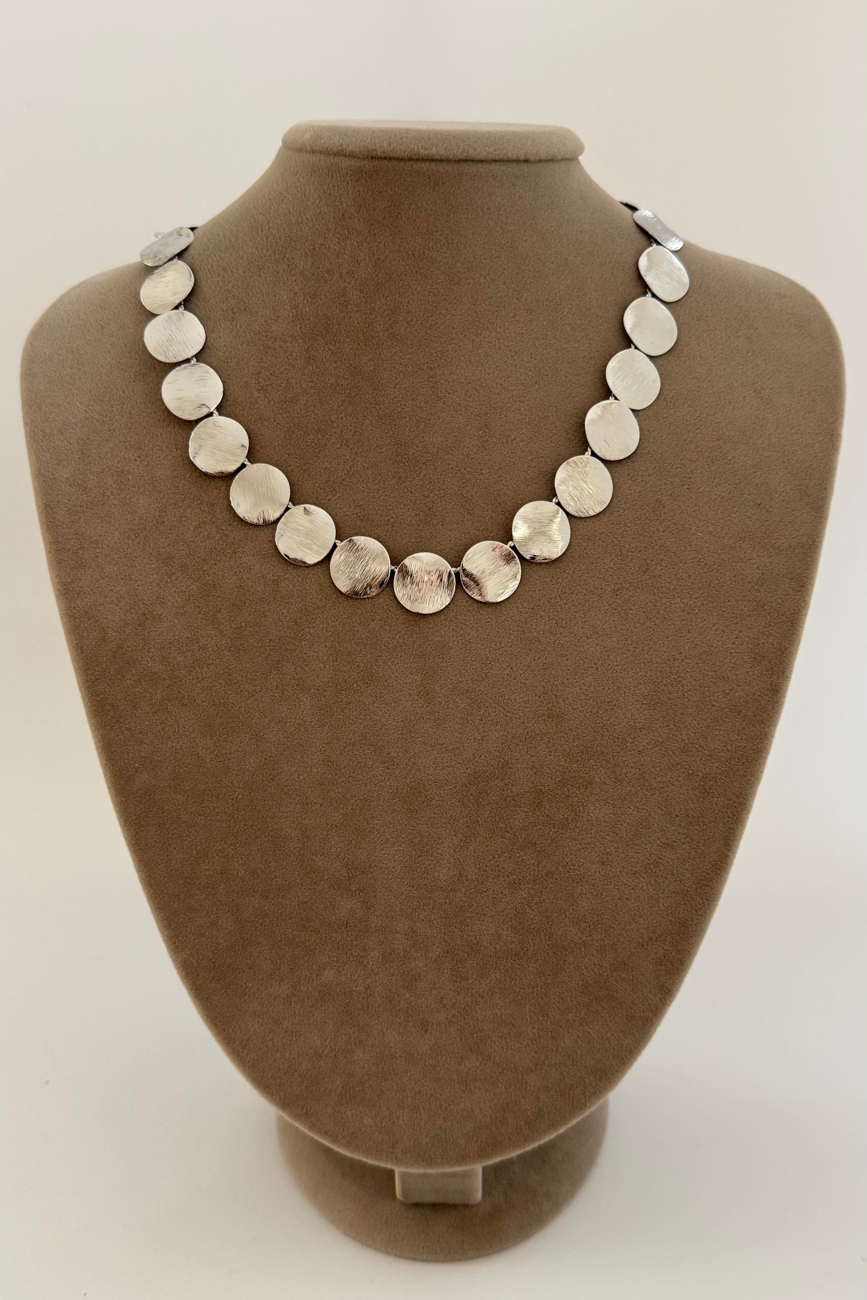 Yuvarlak Pul Motifli Silver Kolye